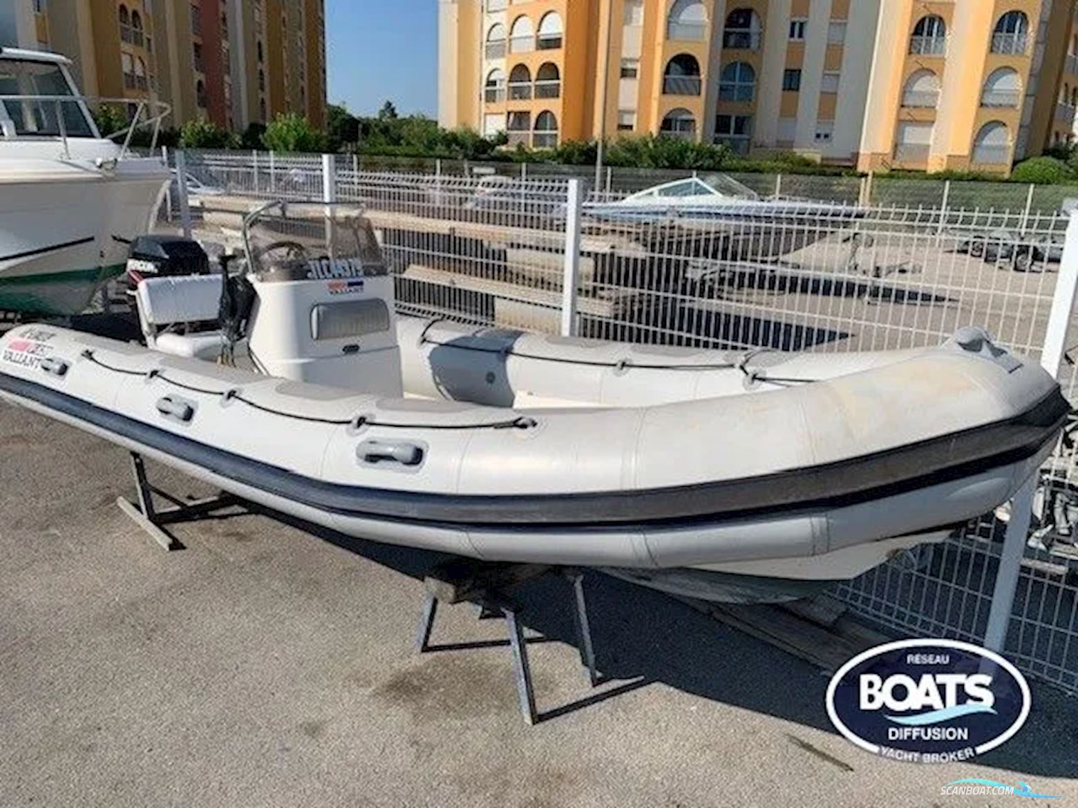 Valiant V520 + REMORQUE Motorboot 2005, mit MERCURY motor, Frankreich