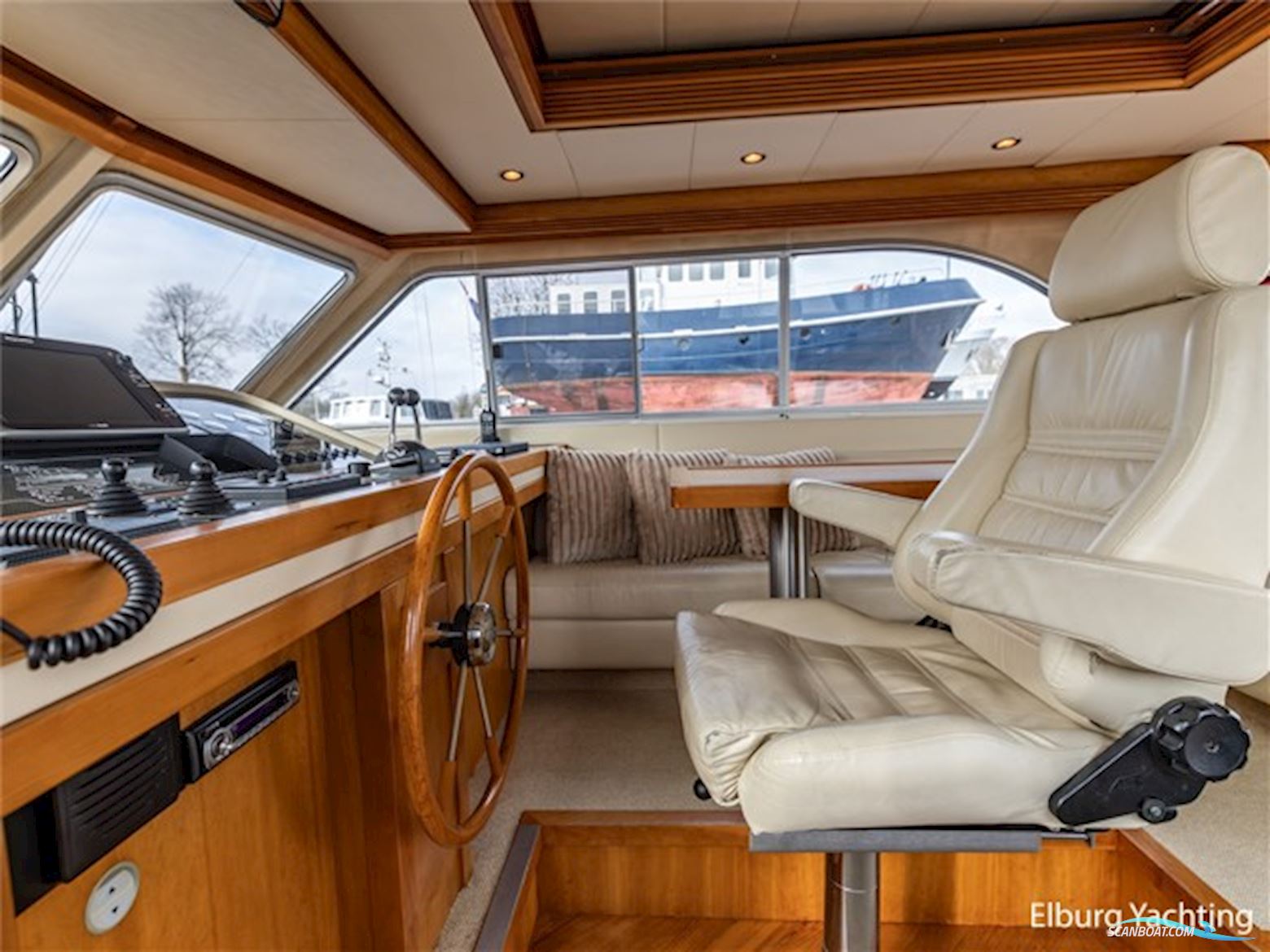 Valk Continental 1900 - Wheelhouse