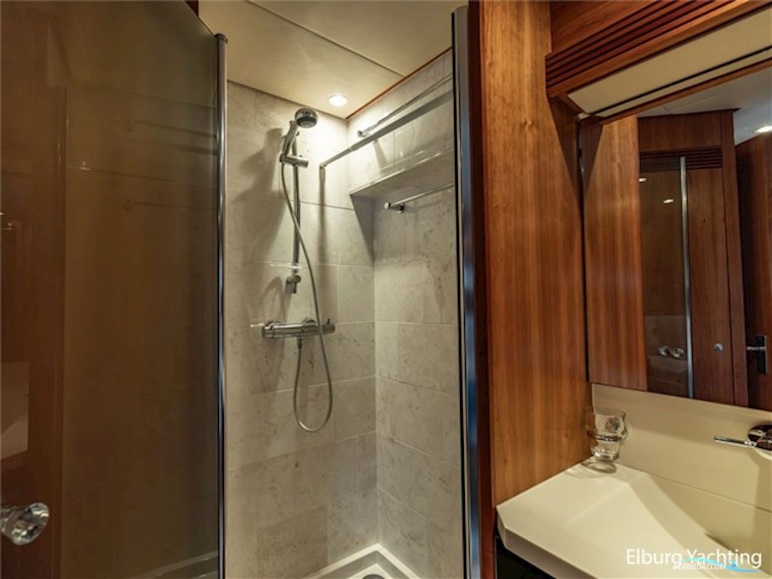 Valk Continental 1900 - Wheelhouse