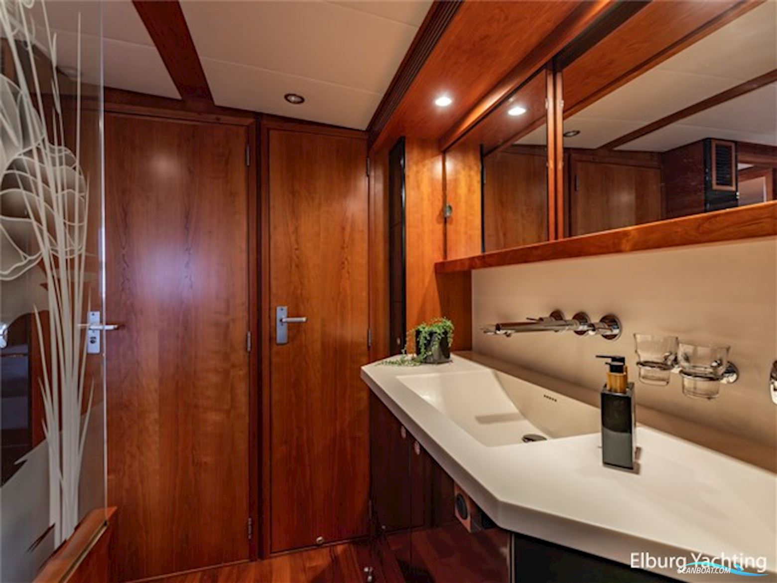 Valk Continental 1900 - Wheelhouse