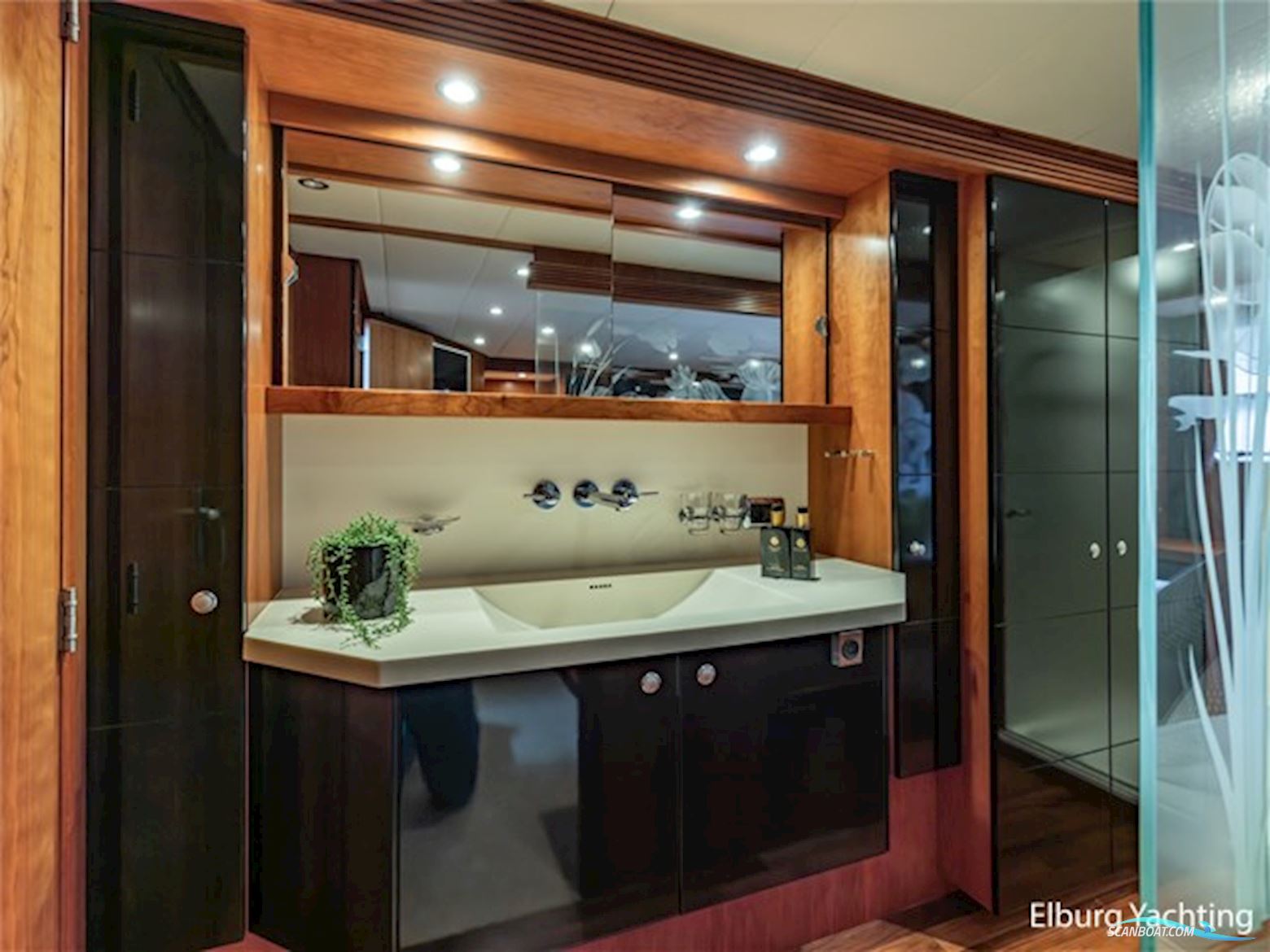 Valk Continental 1900 - Wheelhouse