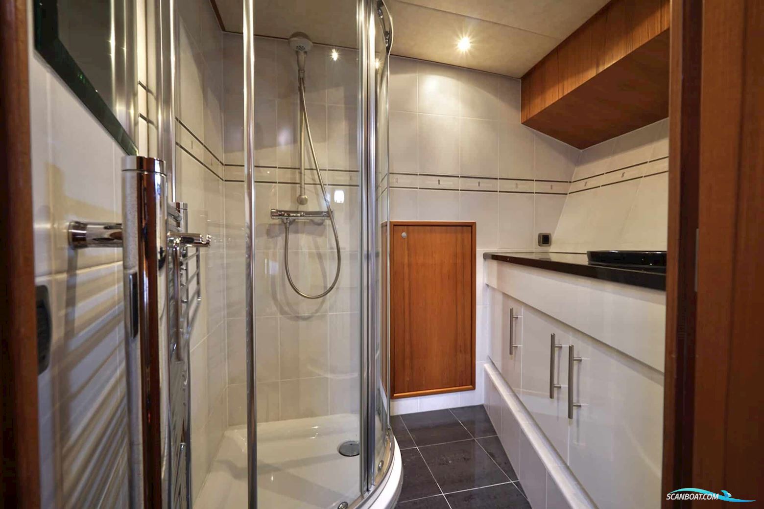 Van den Hoven Exclusive 18.00 VS