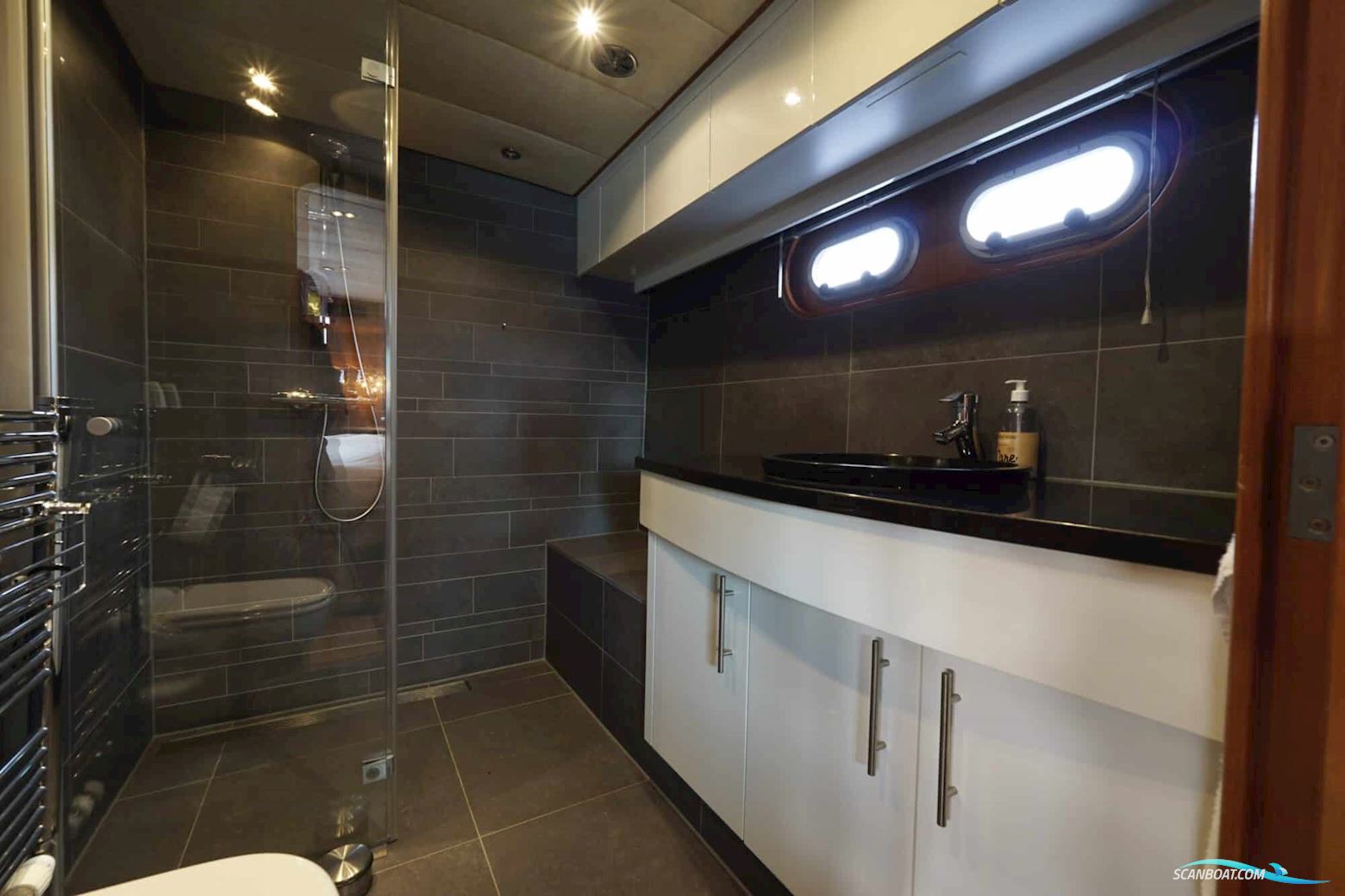 Van den Hoven Exclusive 18.00 VS