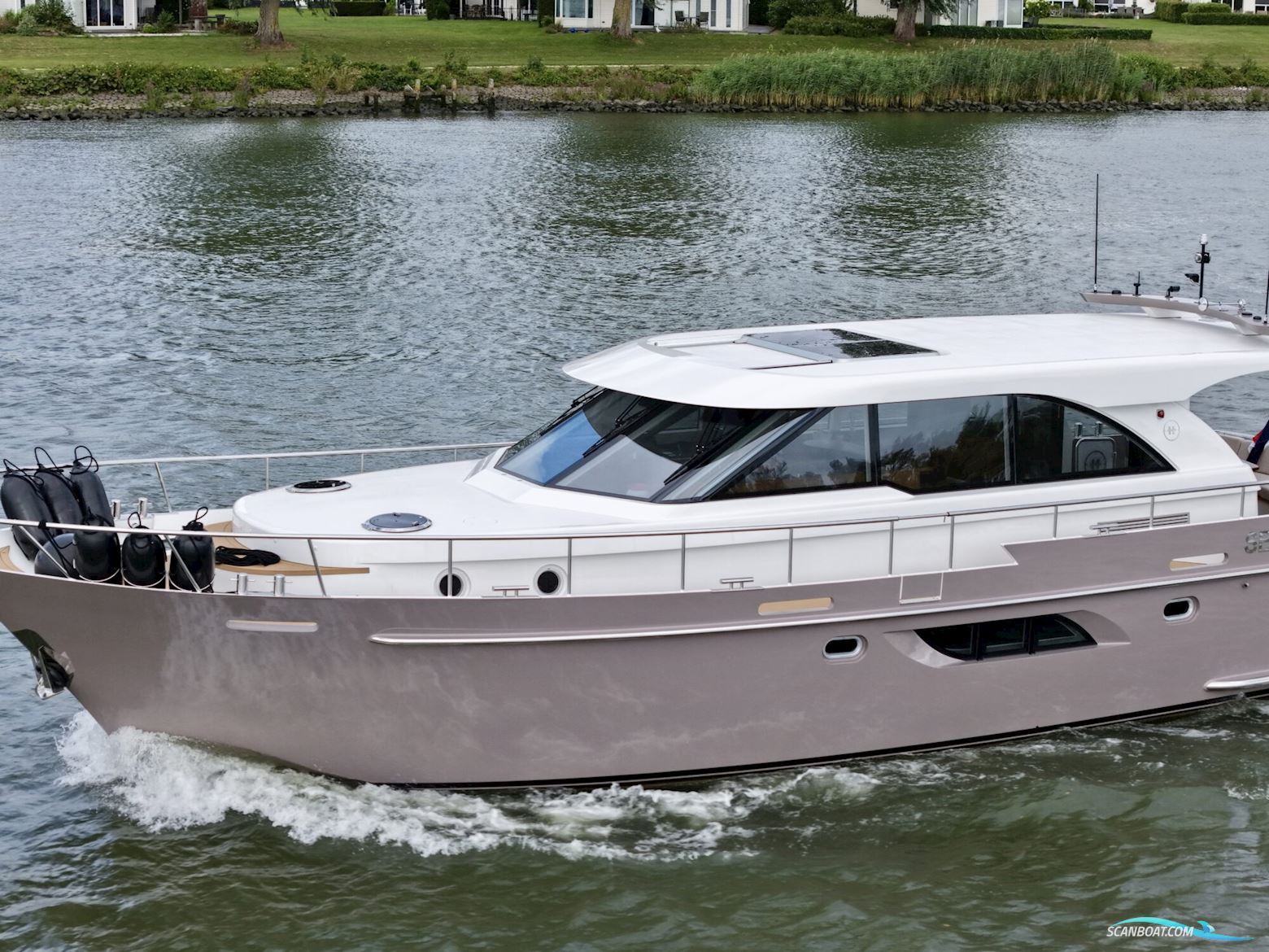 Van Den Hoven Executive 15.00 MK II