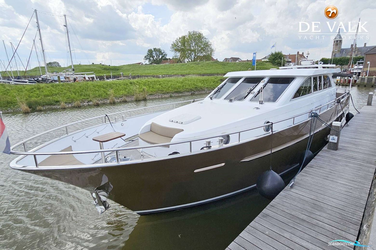 Van Den Hoven Executive 1700