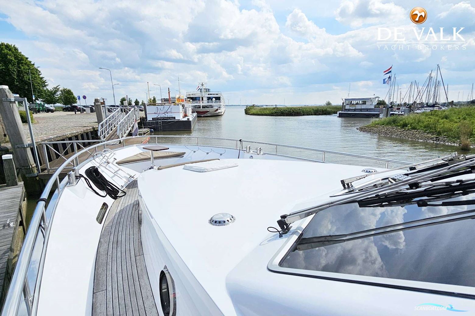 Van Den Hoven Executive 1700