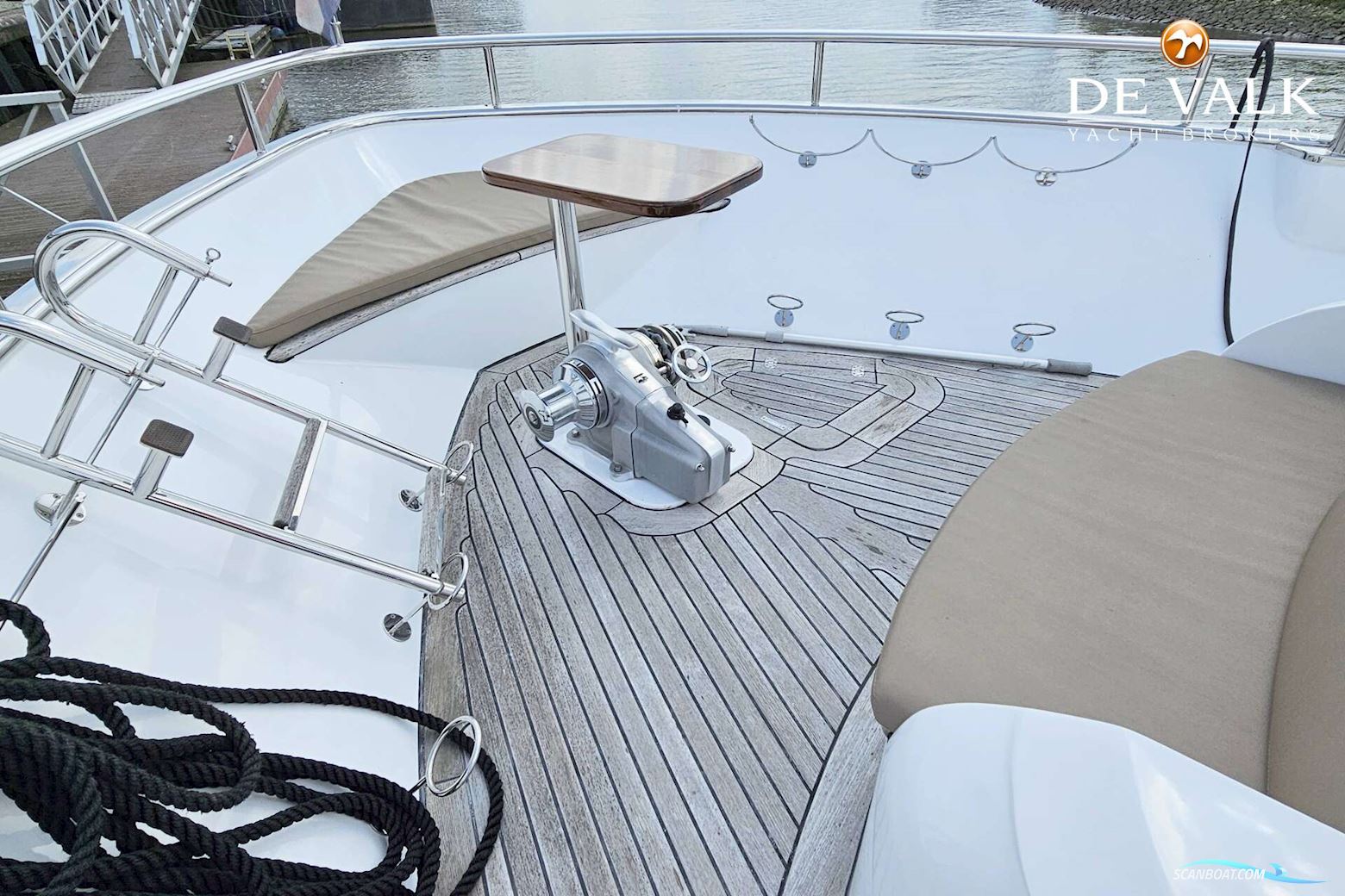 Van Den Hoven Executive 1700