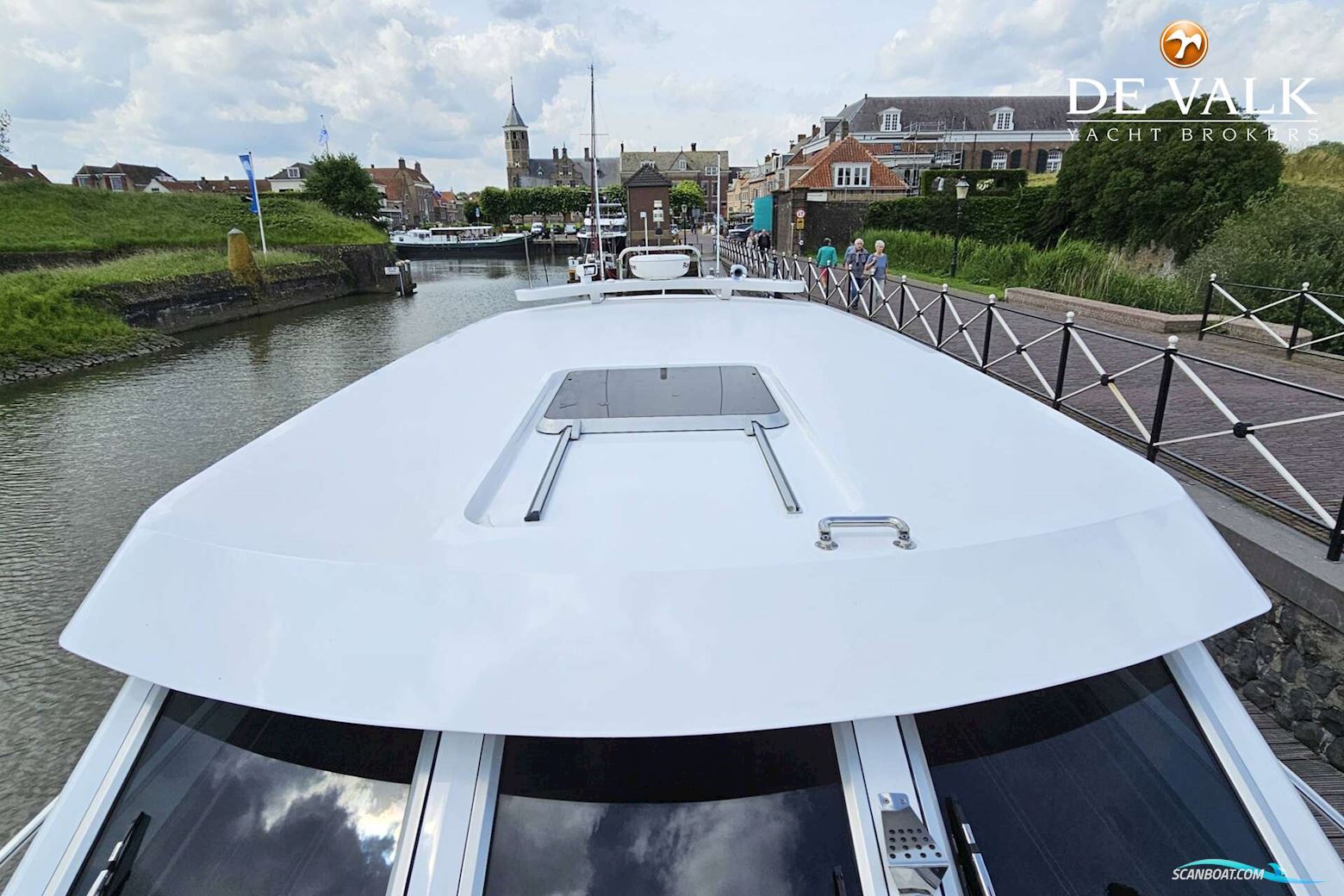 Van Den Hoven Executive 1700