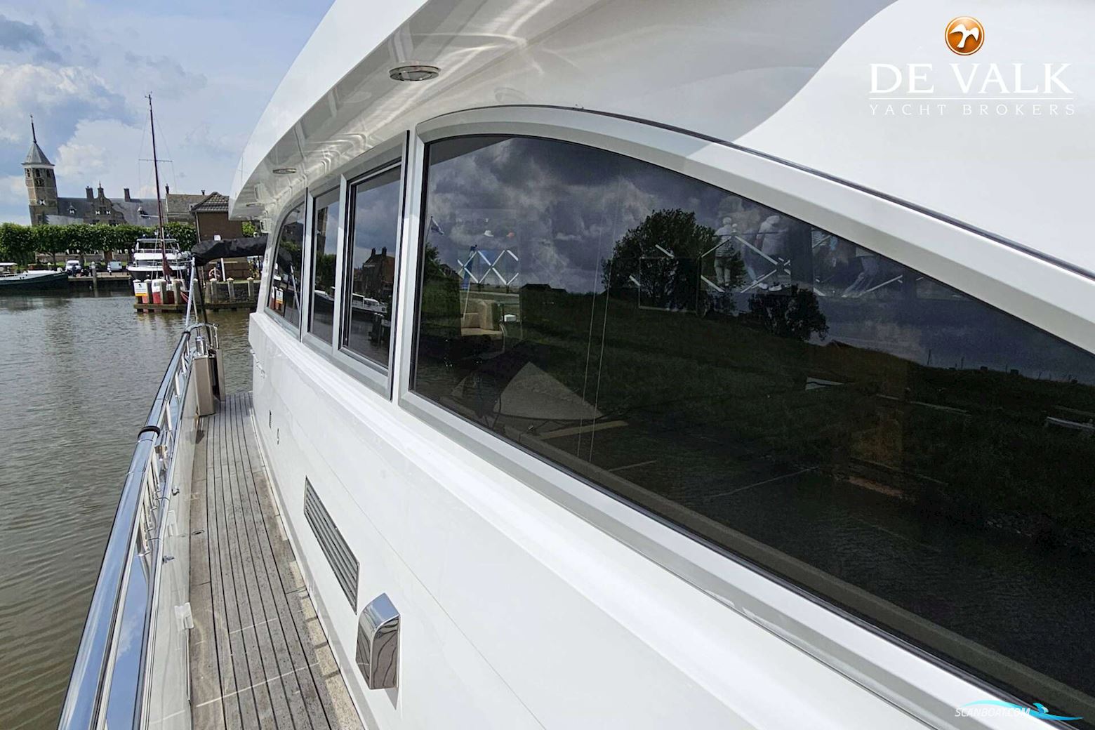 Van Den Hoven Executive 1700