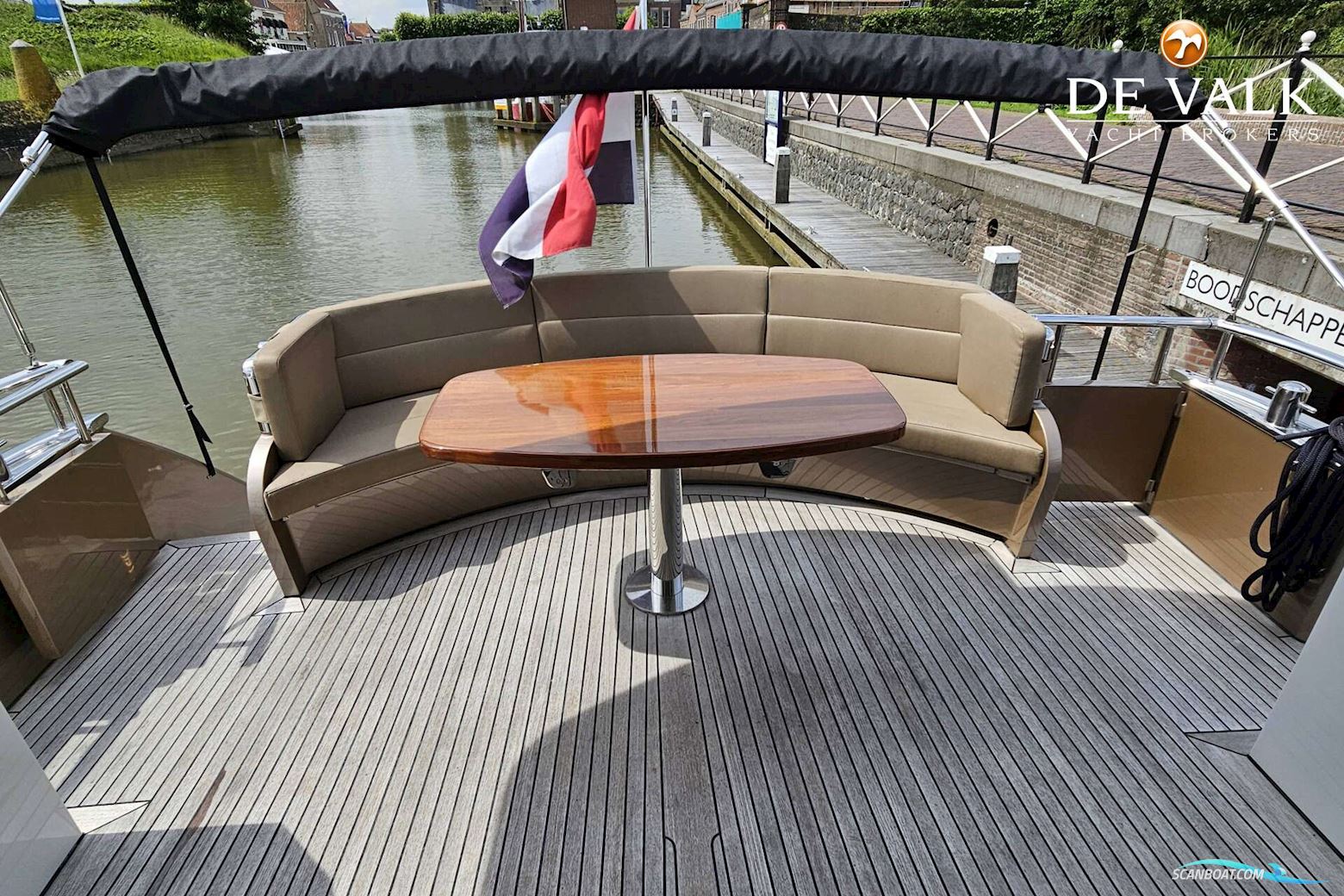 Van Den Hoven Executive 1700