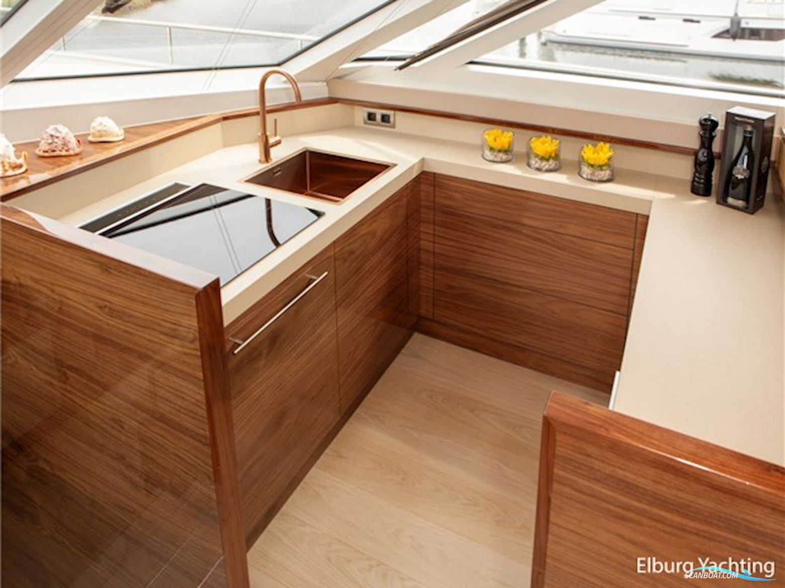 Van Den Hoven Executive 2100