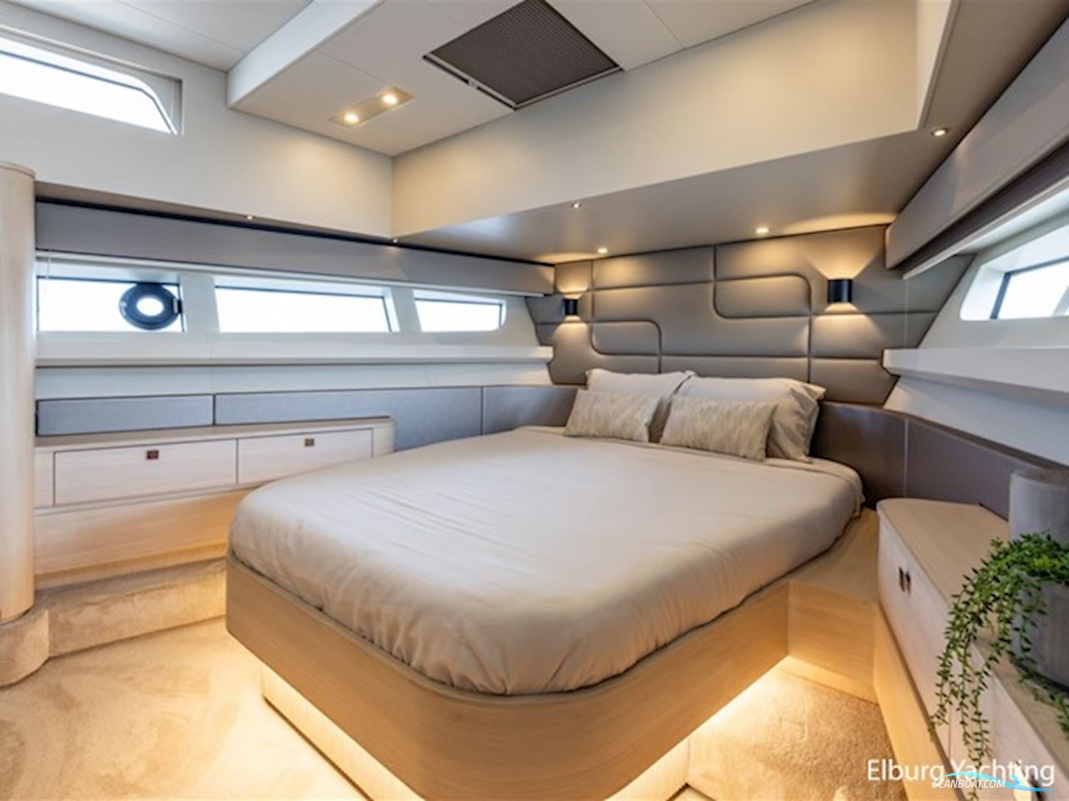 Van den Hoven Voyager 56 