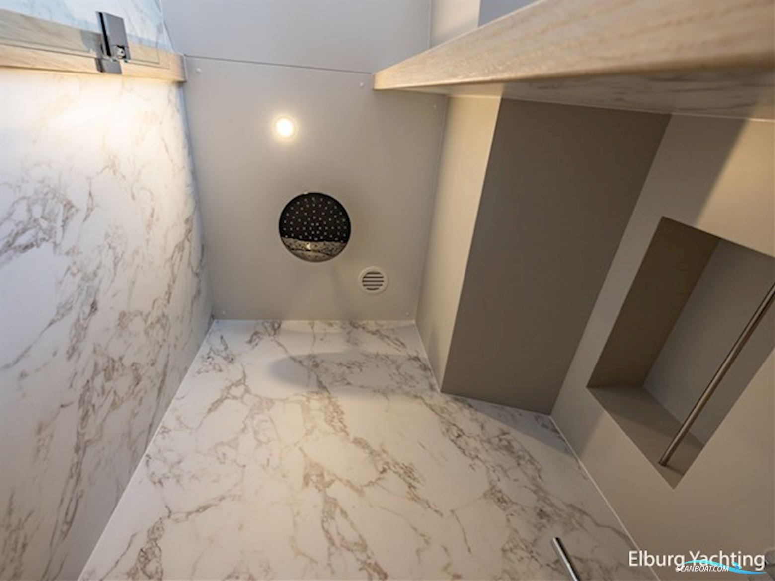 Van den Hoven Voyager 56 