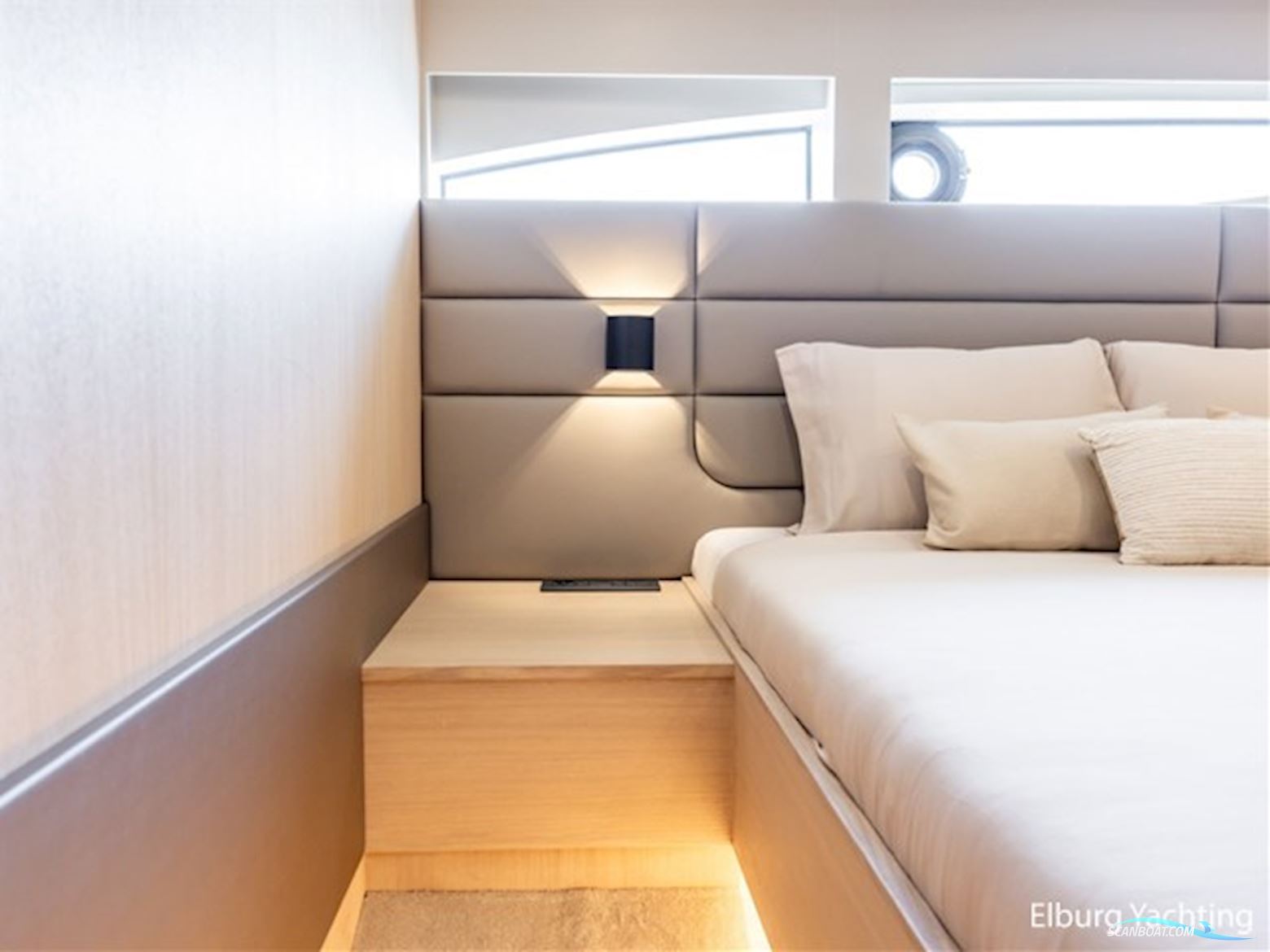 Van den Hoven Voyager 56 