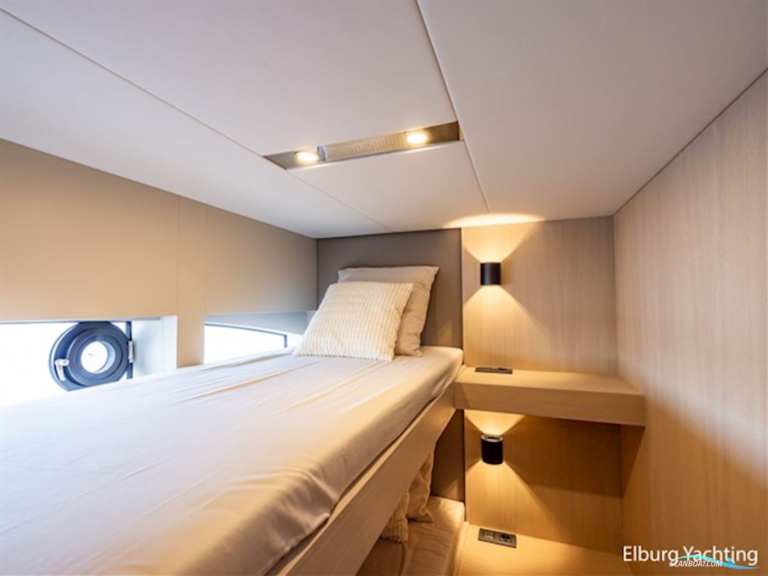 Van den Hoven Voyager 56 