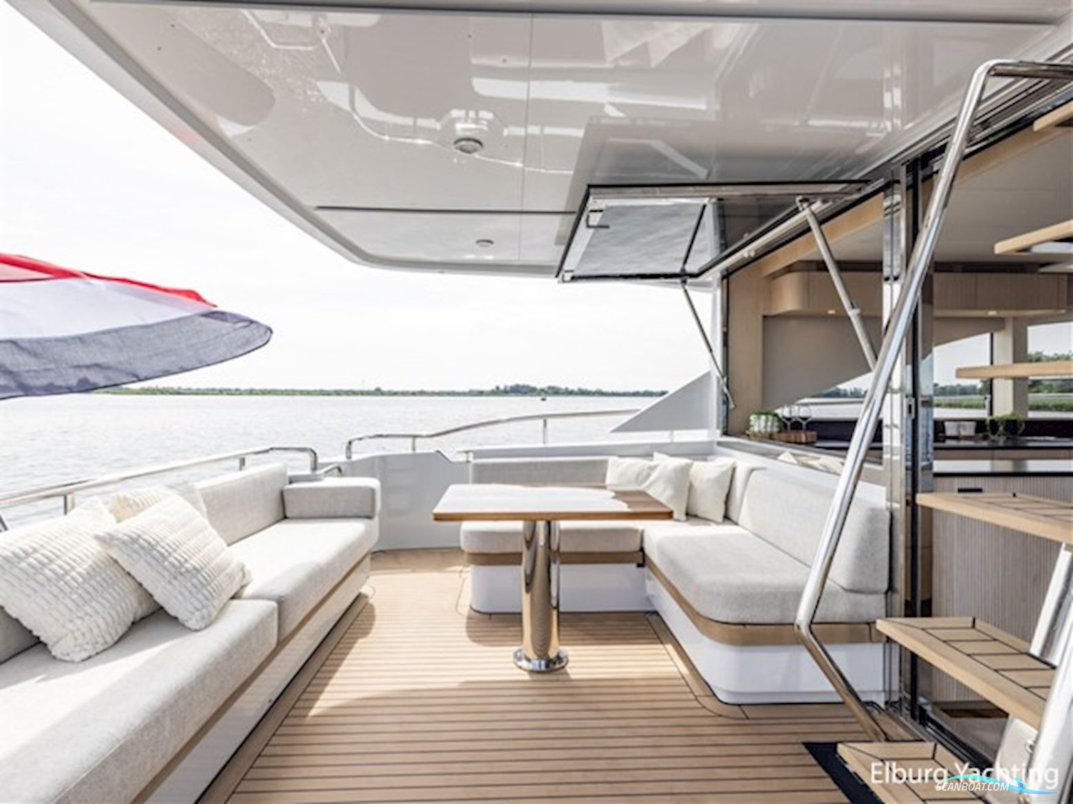 Van den Hoven Voyager 56 