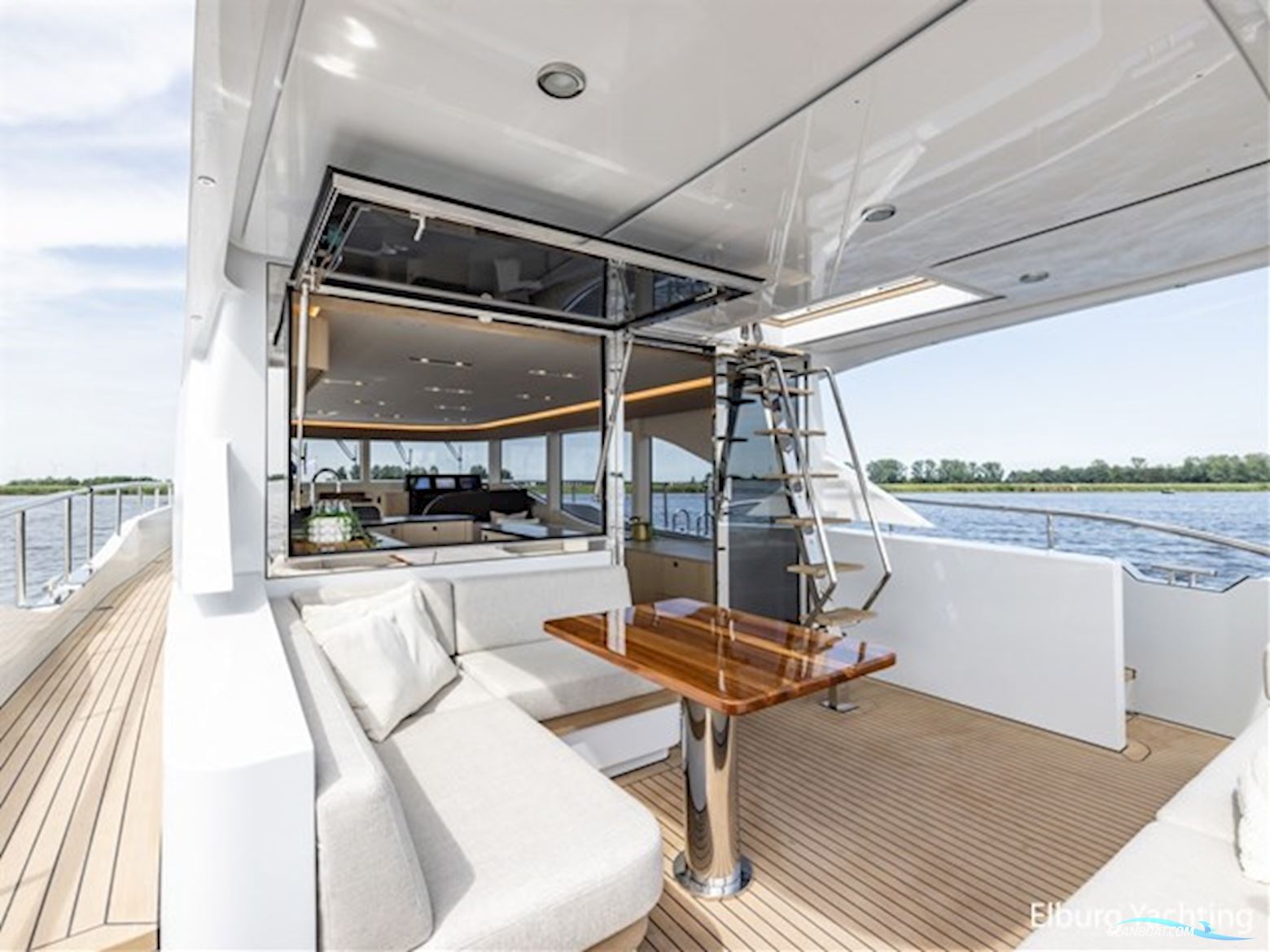 Van den Hoven Voyager 56 