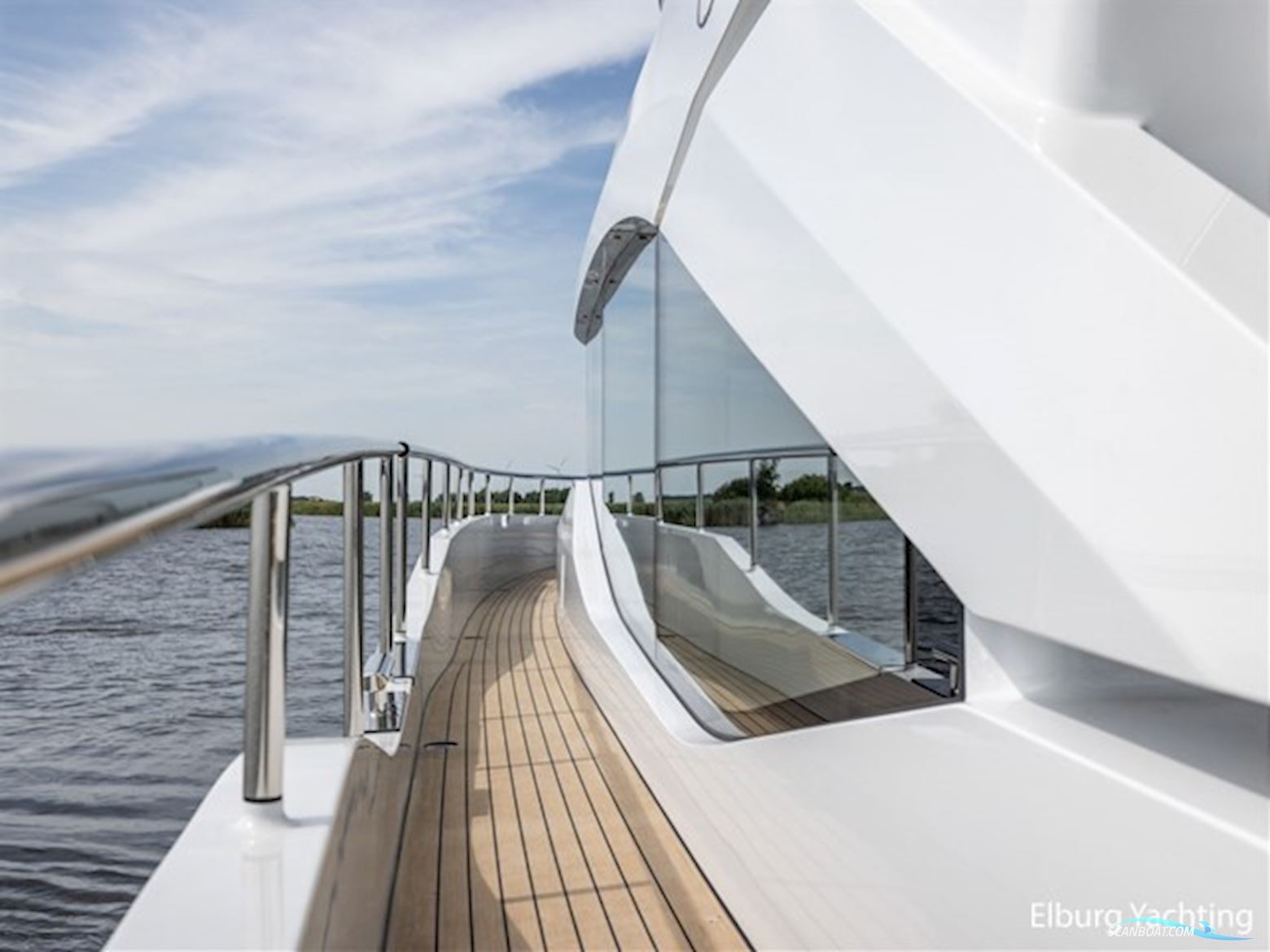 Van den Hoven Voyager 56 