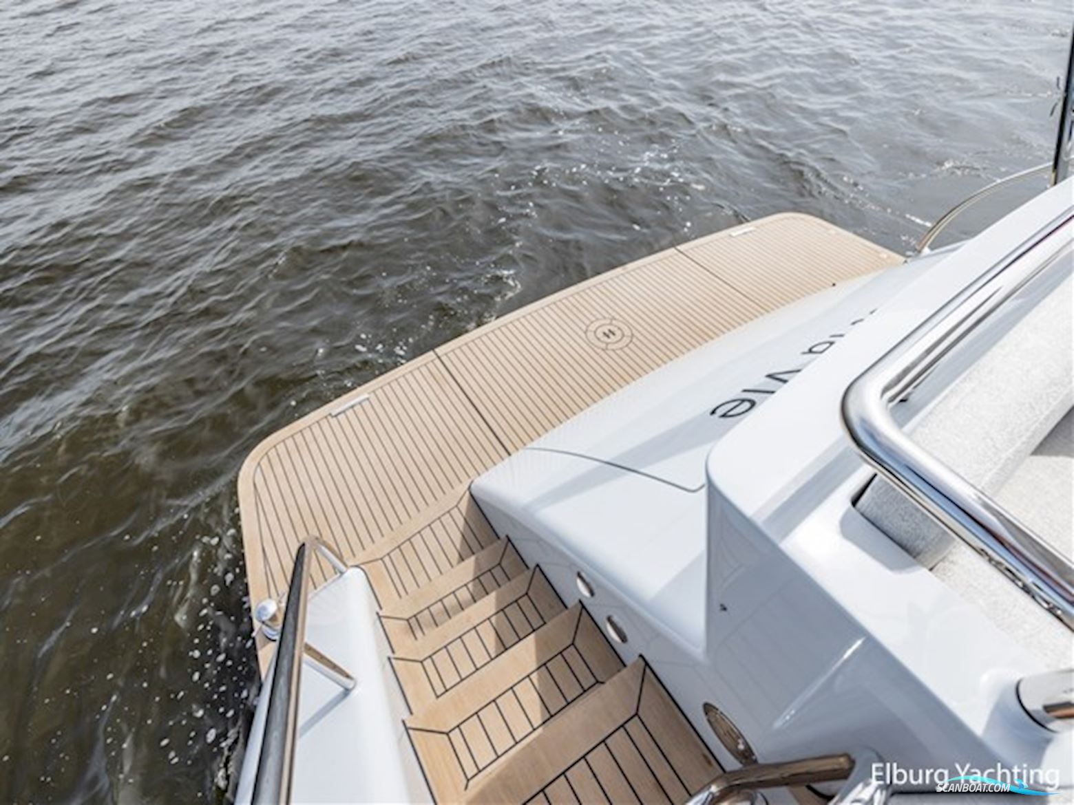 Van den Hoven Voyager 56 