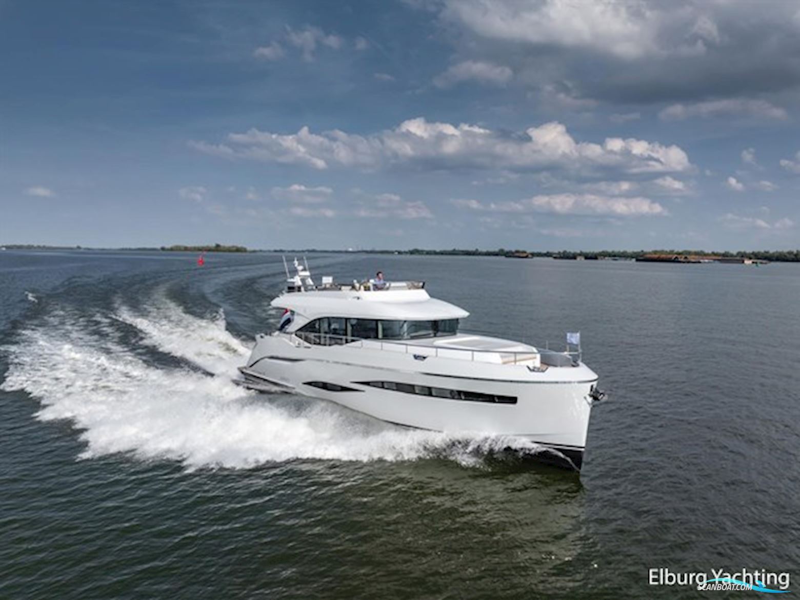 Van den Hoven Voyager 56 