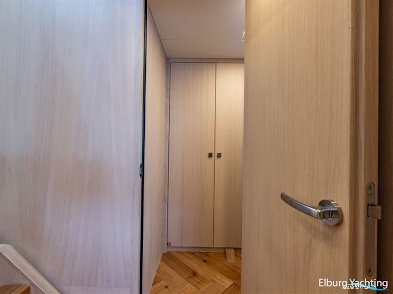 Van Den Hoven Voyager 56