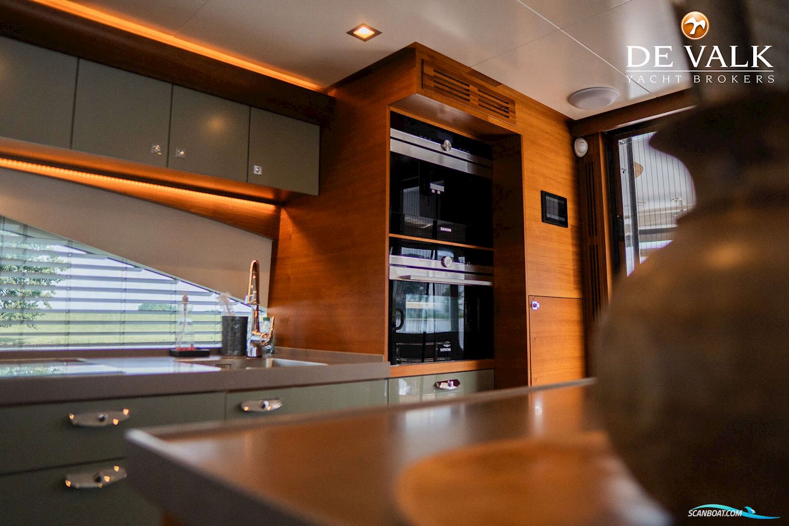 Van Der Heijden Superior Fly 2400