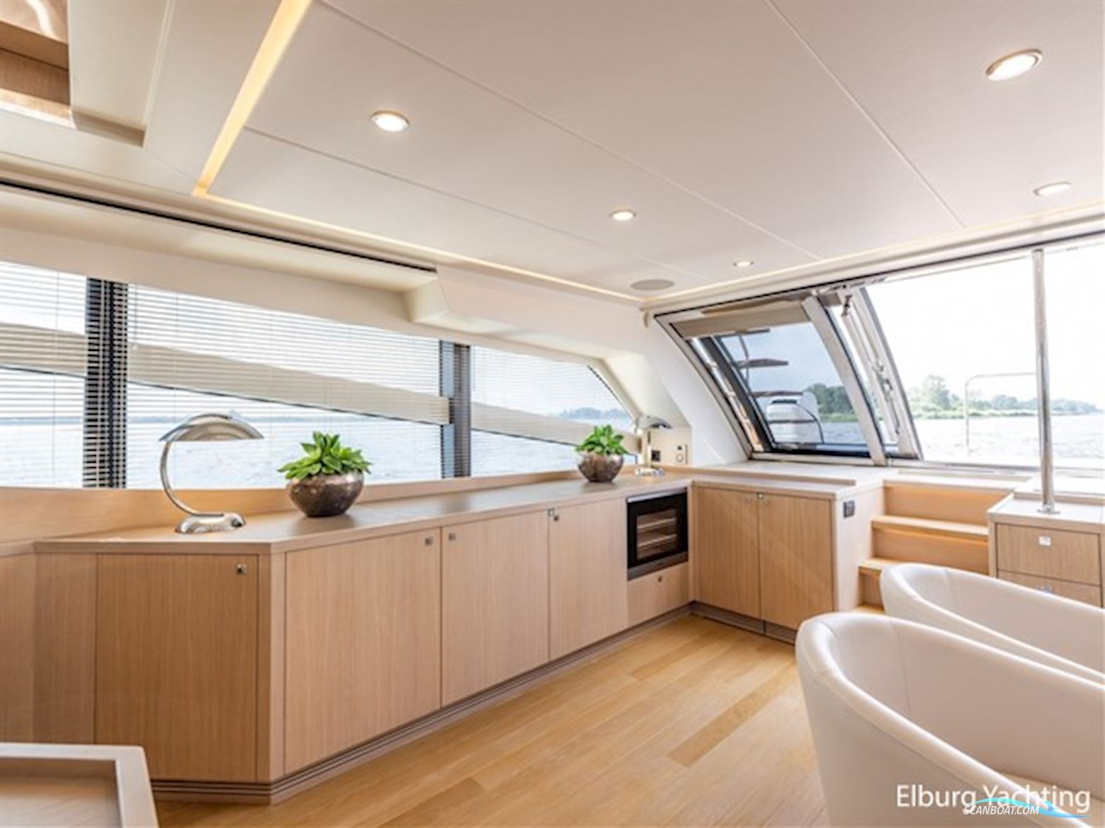 Van der Valk Beachclub 660 - Flybridge 
