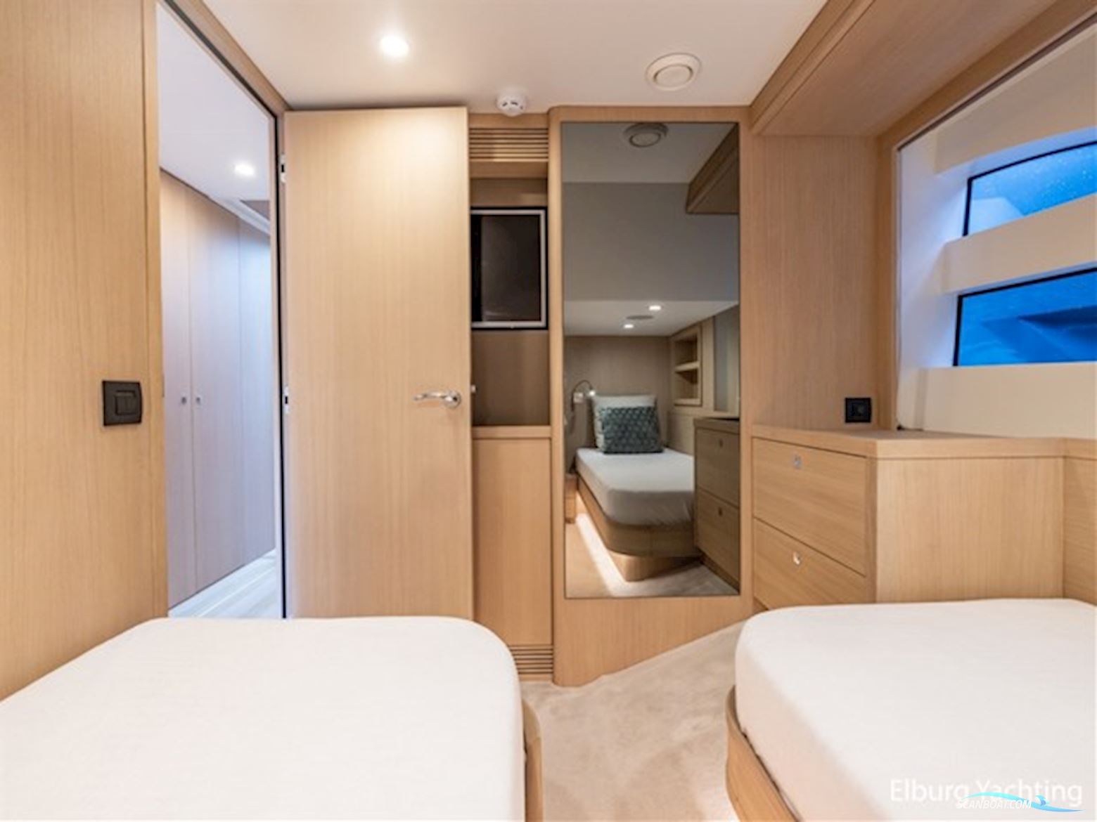 Van der Valk Beachclub 660 - Flybridge 