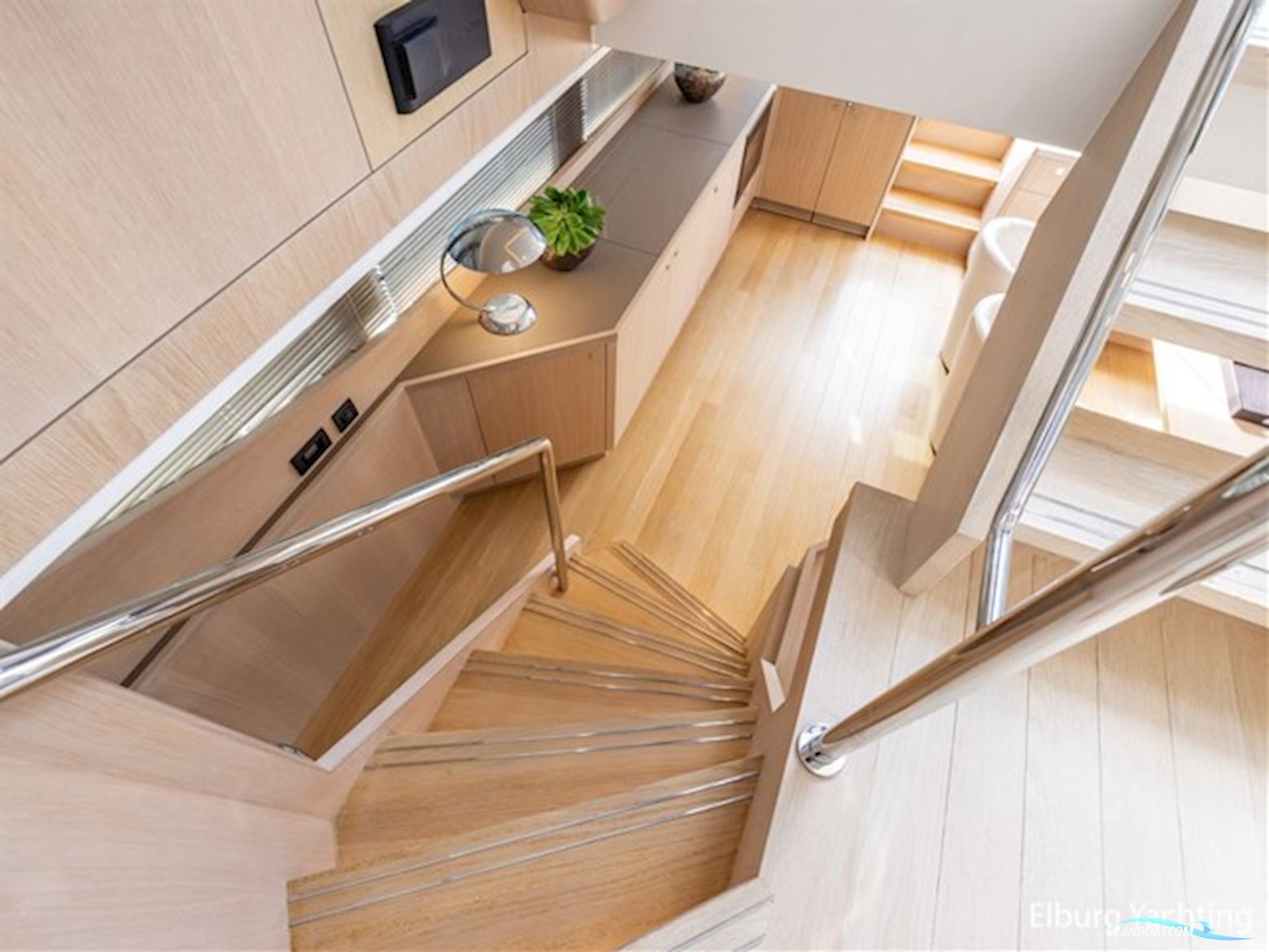 Van der Valk Beachclub 660 - Flybridge 