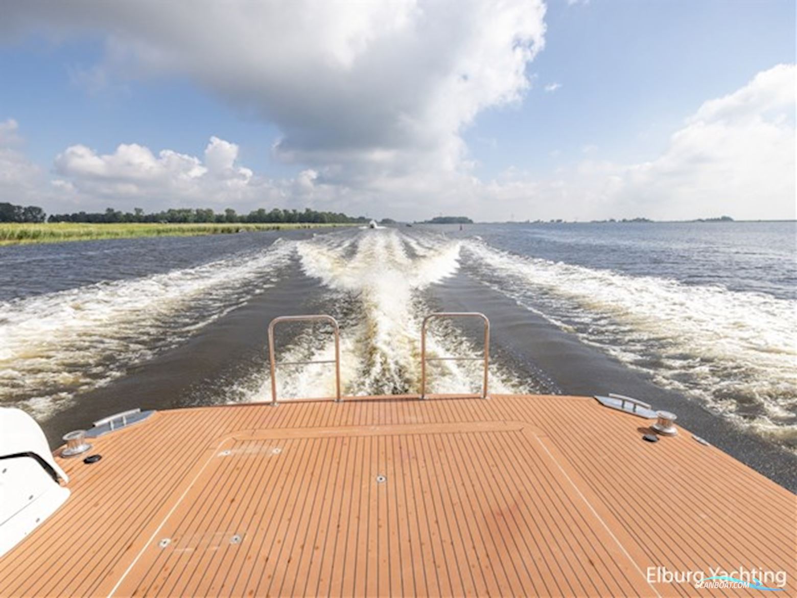 Van der Valk Beachclub 660 - Flybridge 