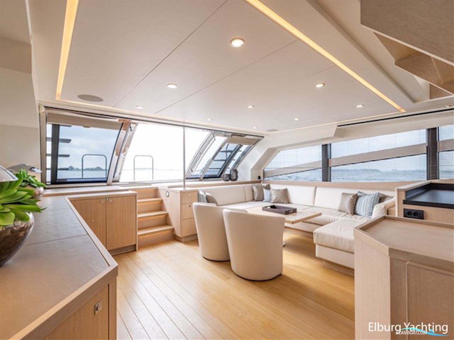 Van der Valk Beachclub 660 - Flybridge 