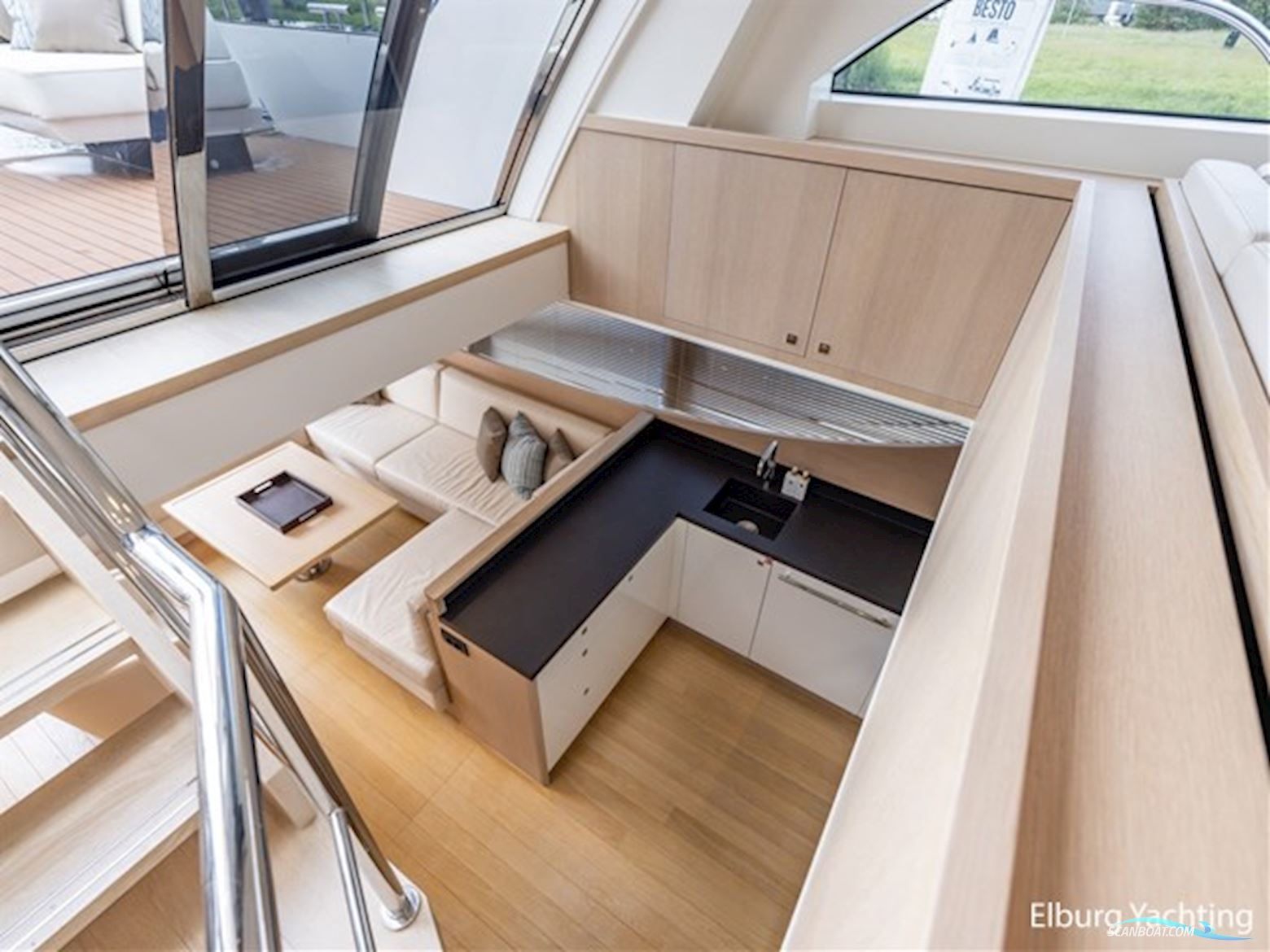 Van der Valk Beachclub 660 - Flybridge 