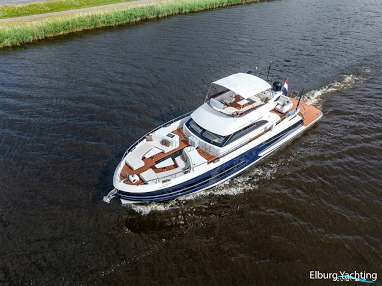 Van der Valk Beachclub 660 - Flybridge 