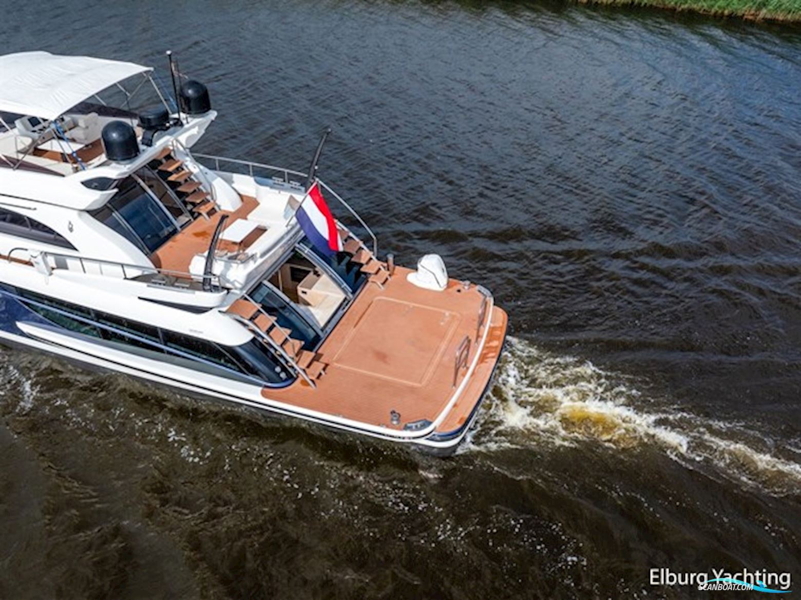 Van der Valk Beachclub 660 - Flybridge 