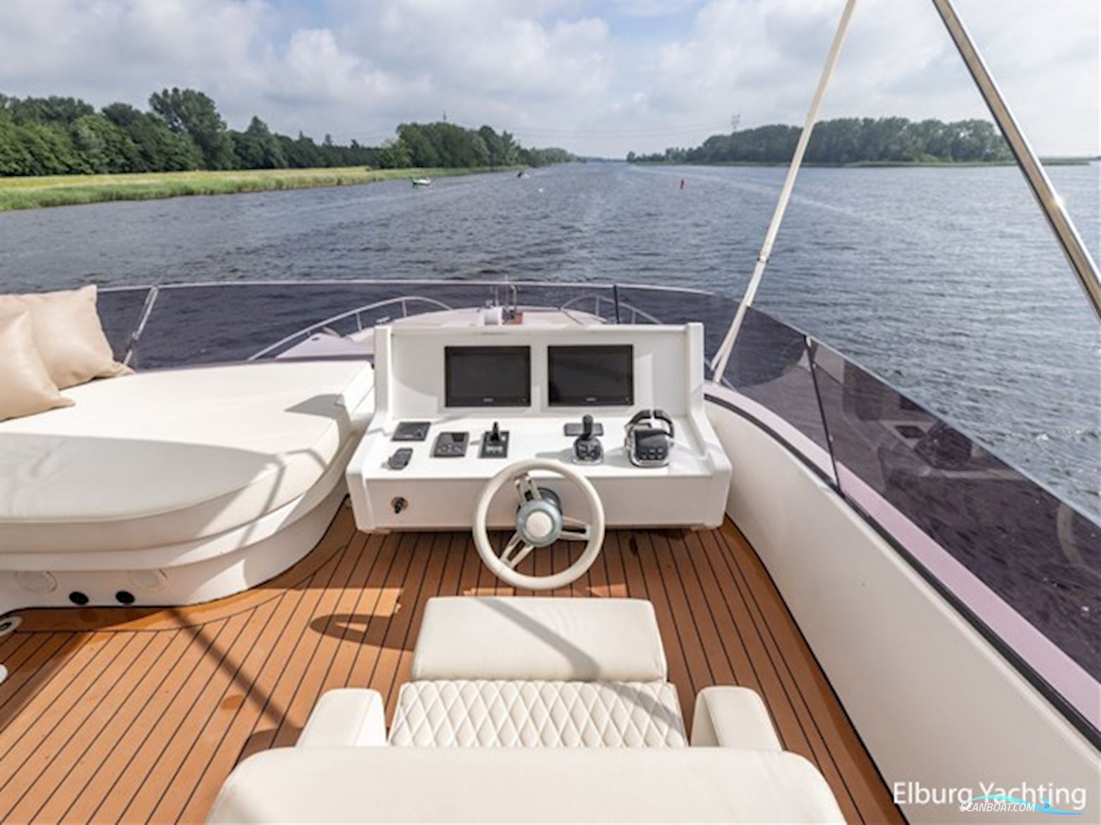 Van Der Valk Beachclub 660 - Flybridge