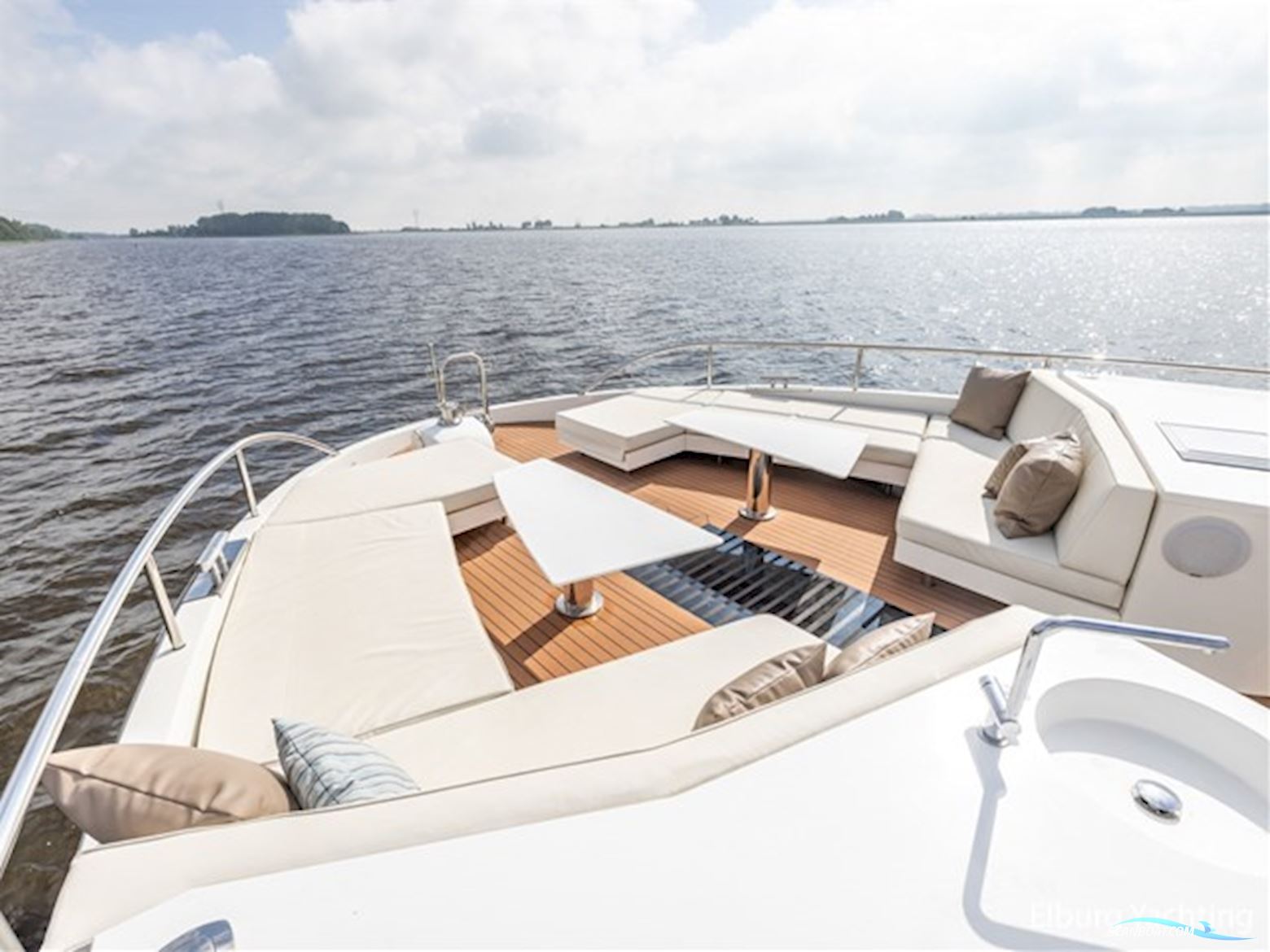 Van Der Valk Beachclub 660 - Flybridge