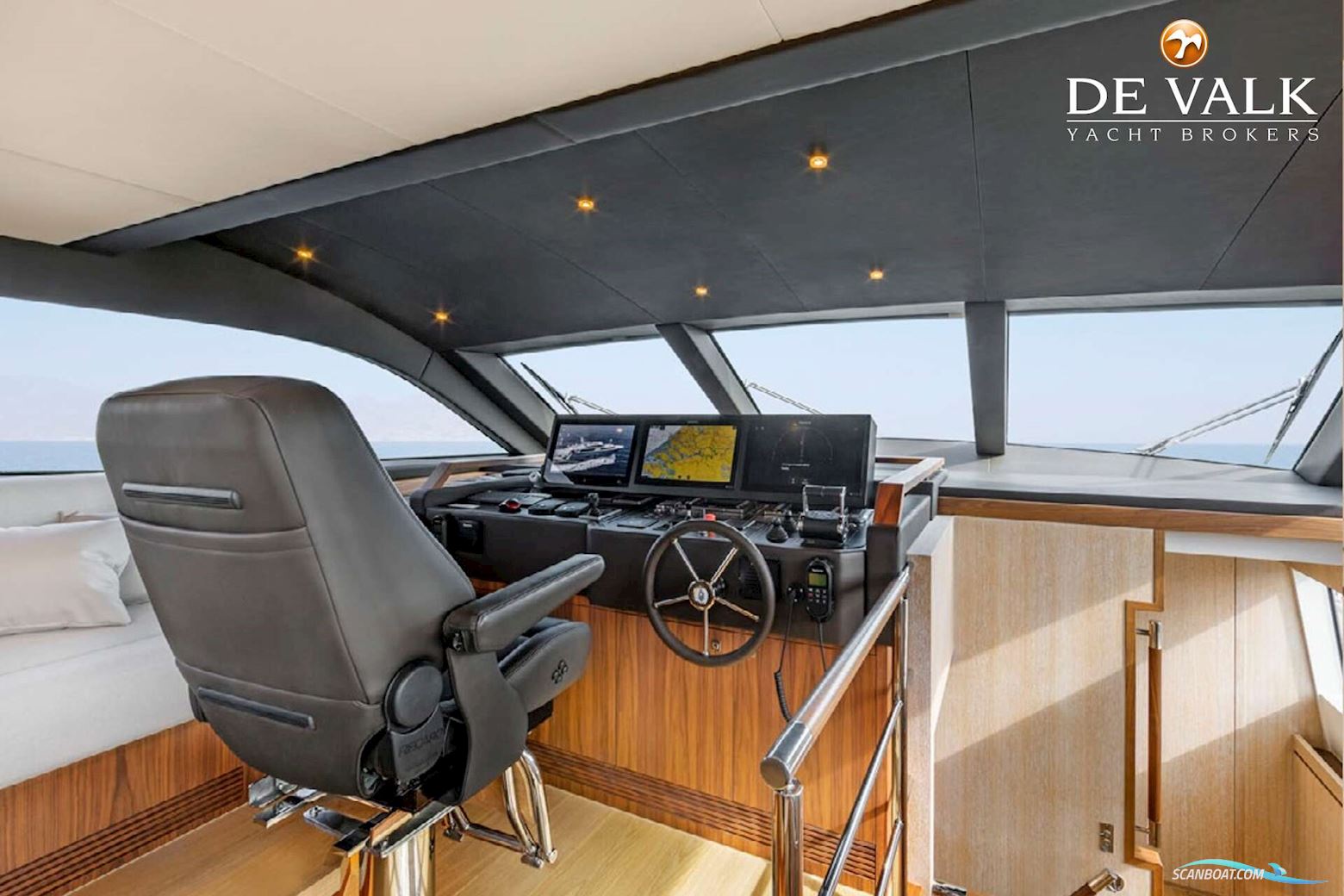 Van Der Valk Raised Pilothouse