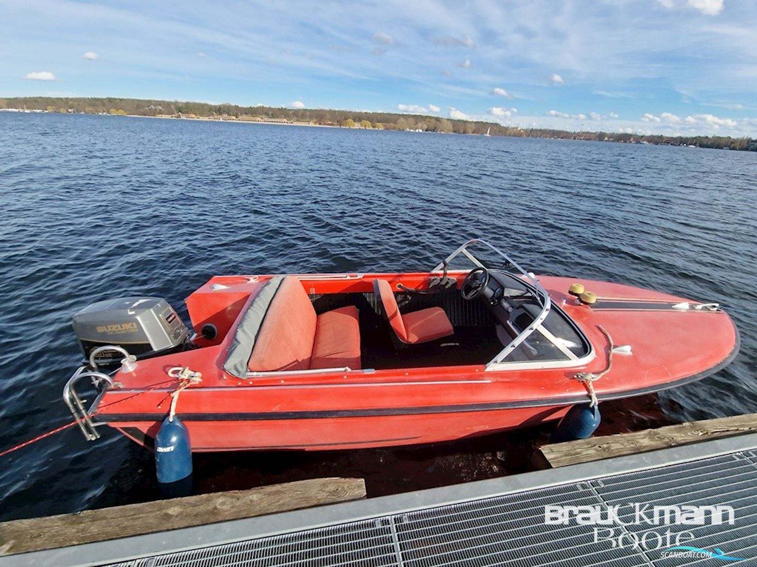 VEB Yachtwerft Berlin Merlin Motorboot 1980, mit Suzuki motor, Deutschland