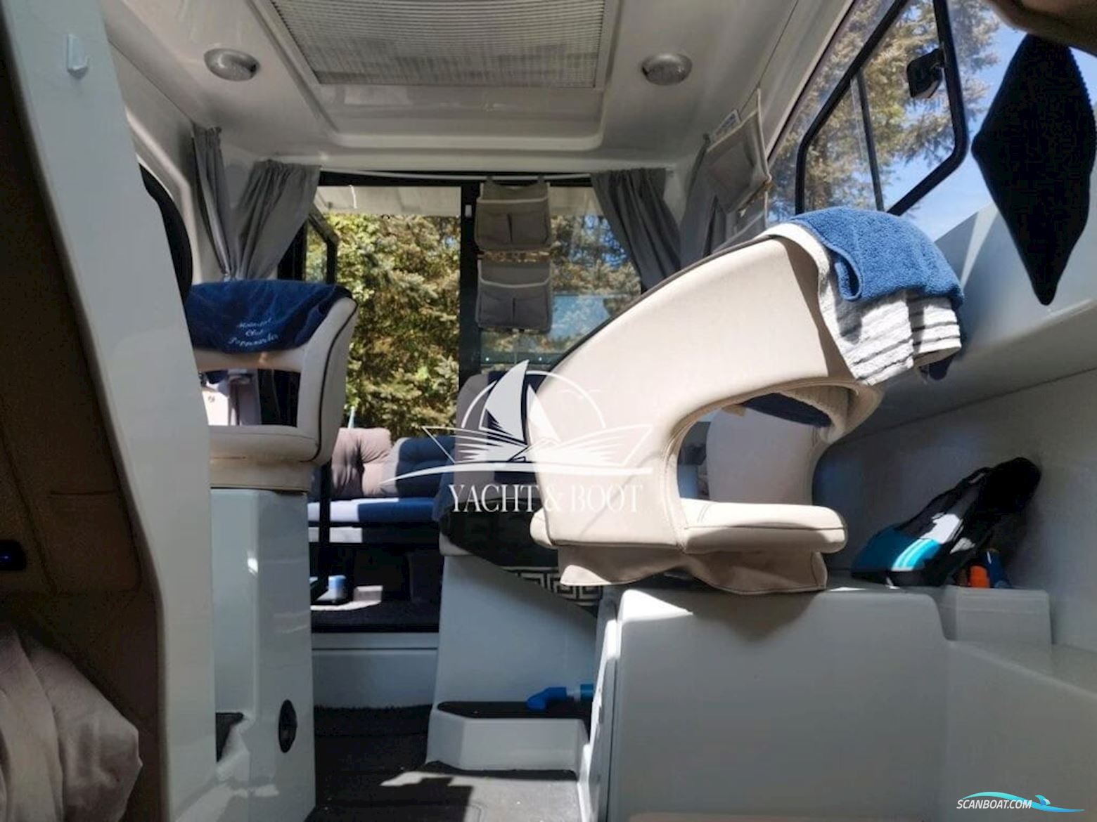 Velvette 23 Active Sedan