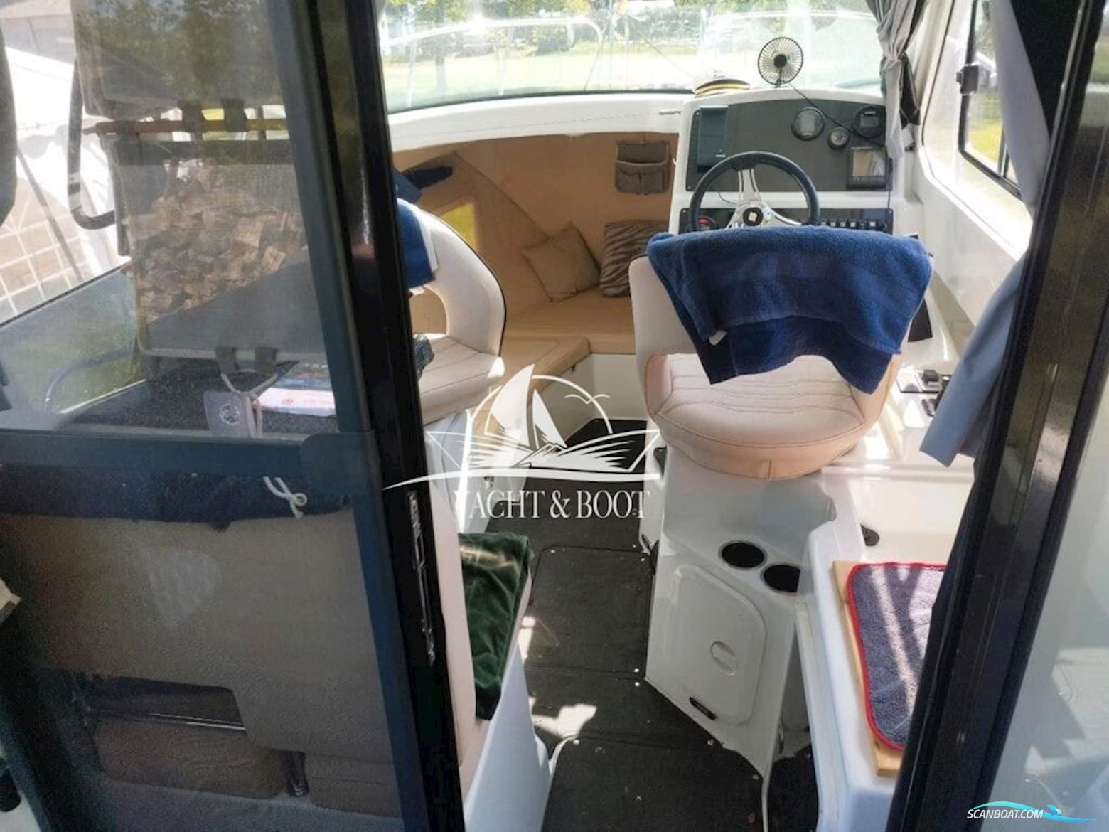 Velvette 23 Active Sedan