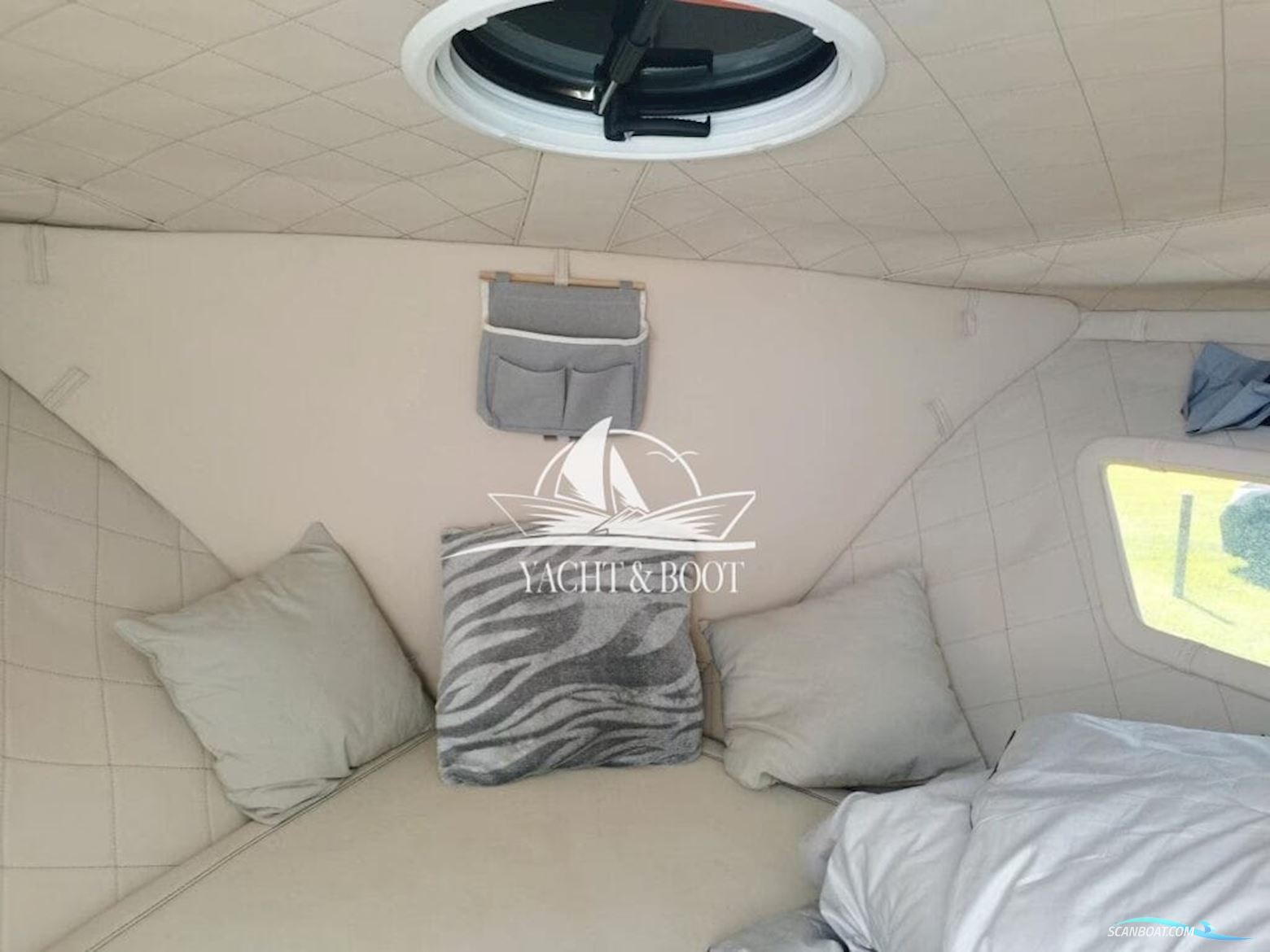 Velvette 23 Active Sedan