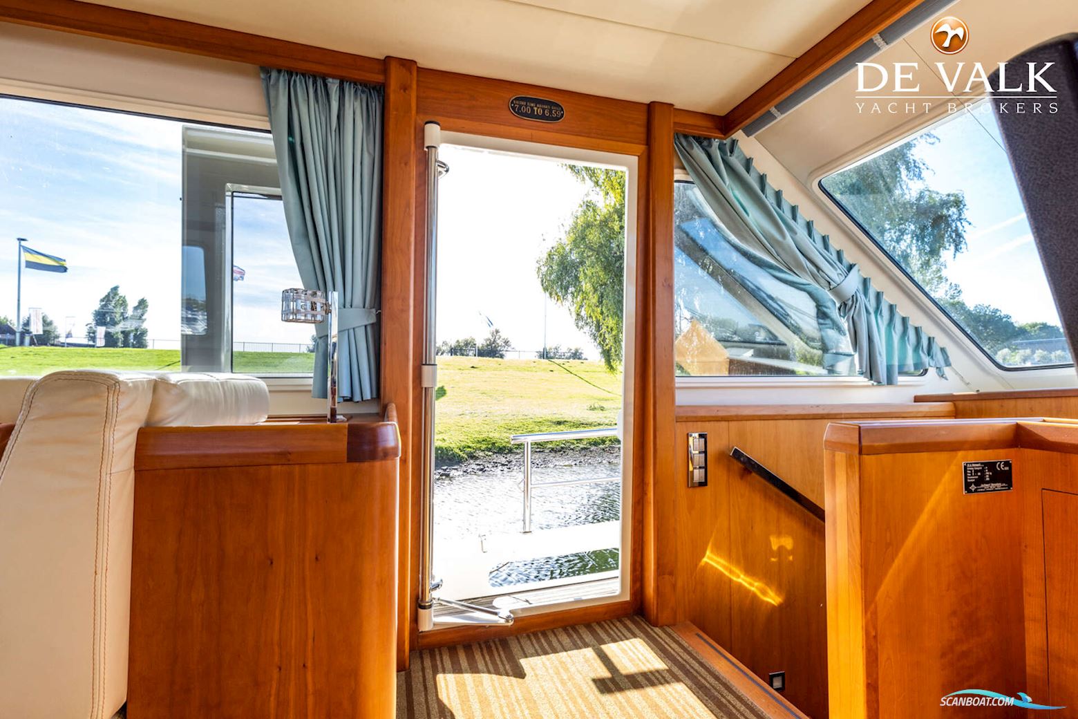 Vennekens Trawler 1800