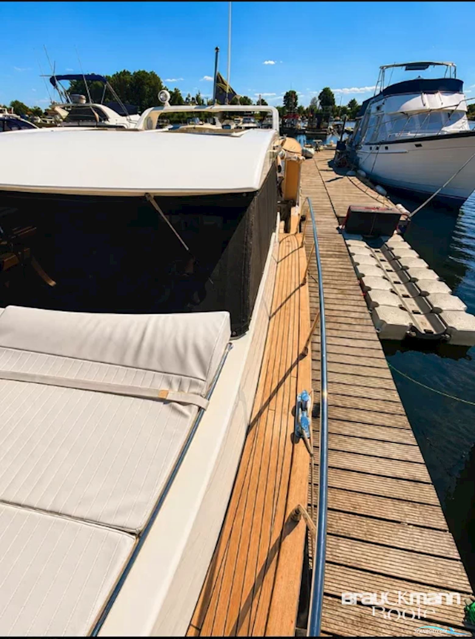 Viking 34 Sedan