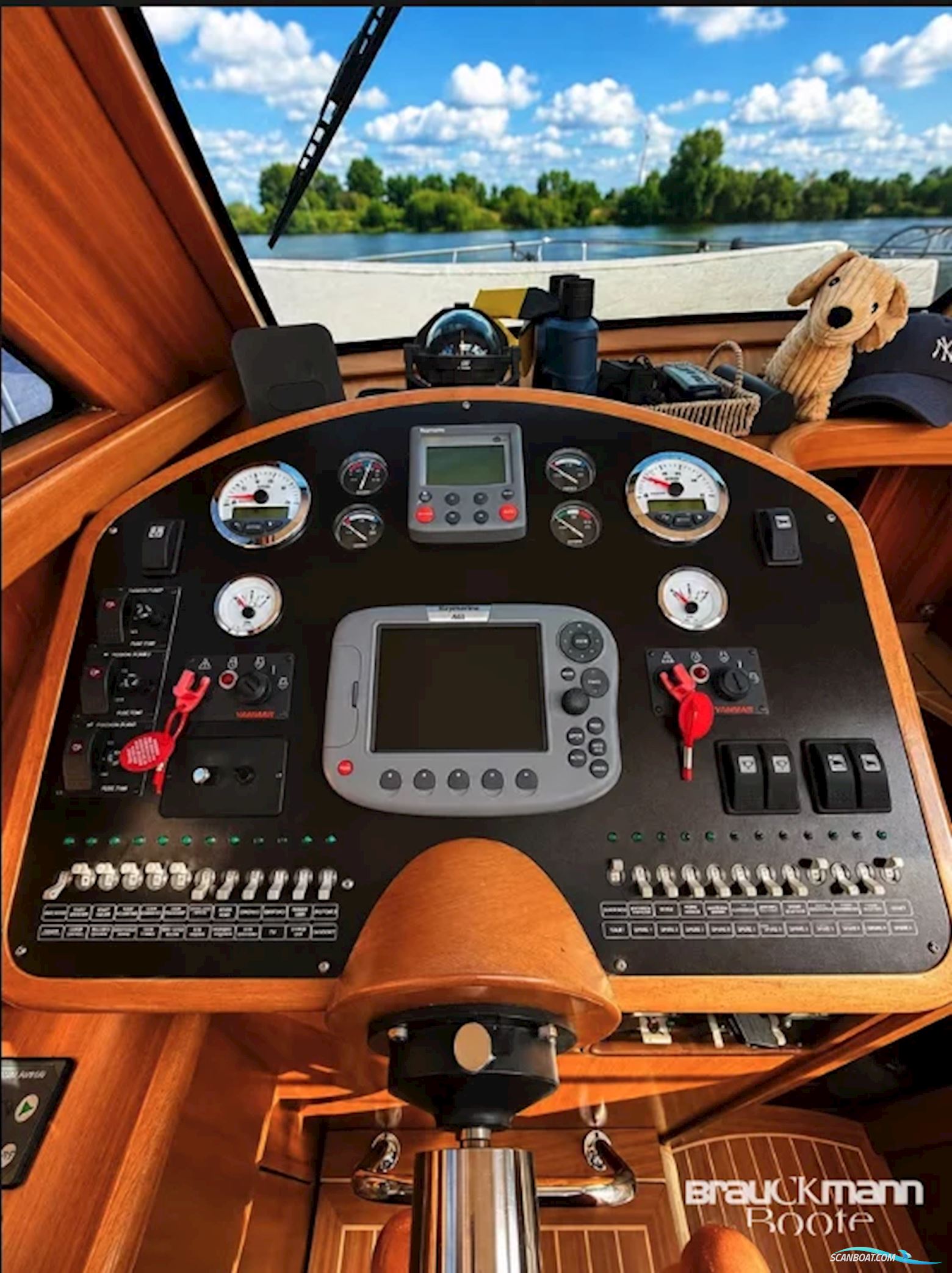 Viking 34 Sedan