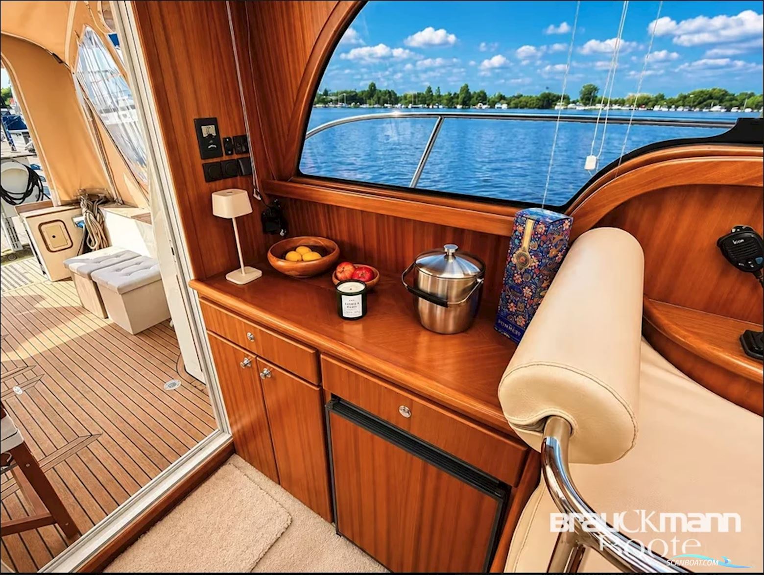 Viking 34 Sedan