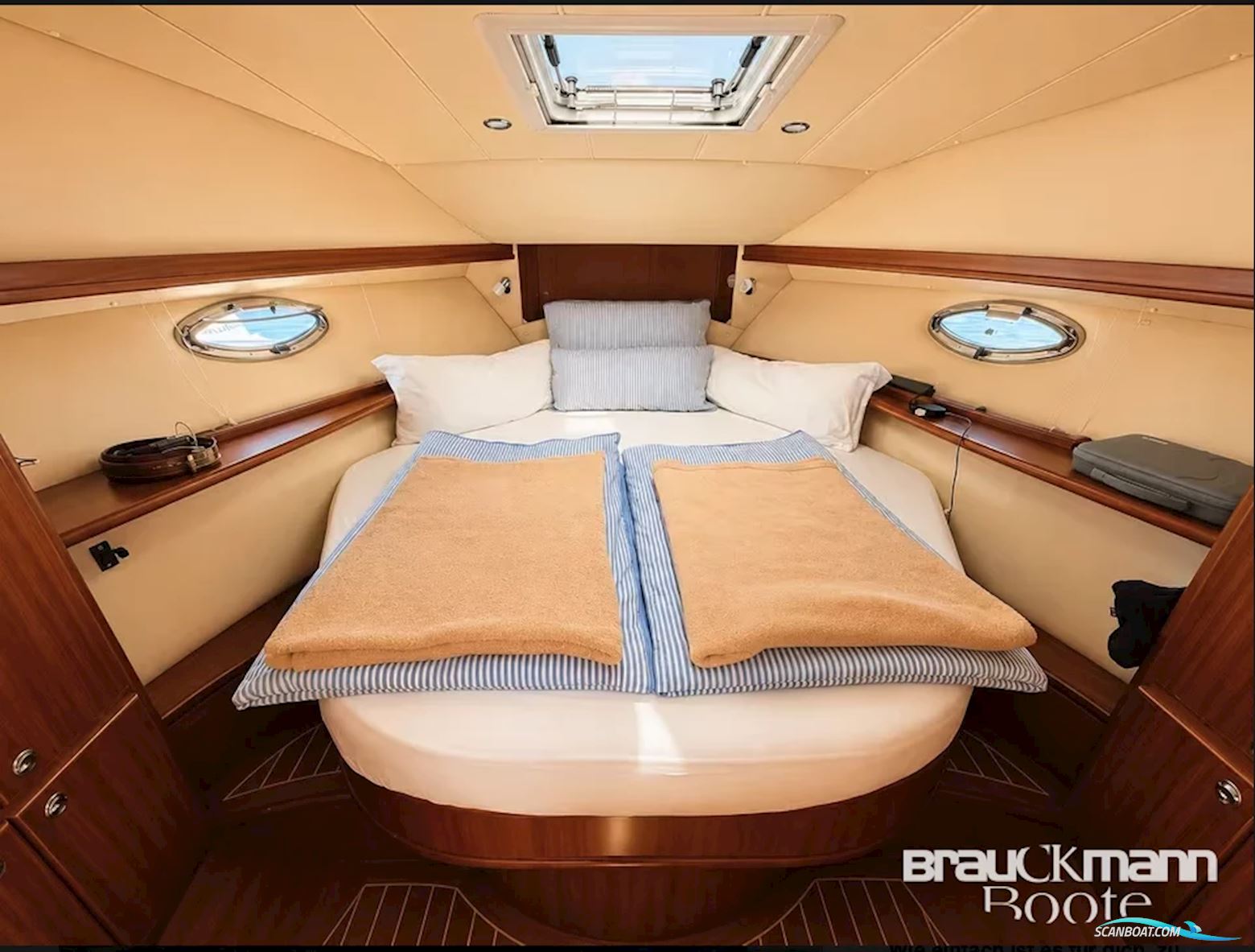 Viking 34 Sedan