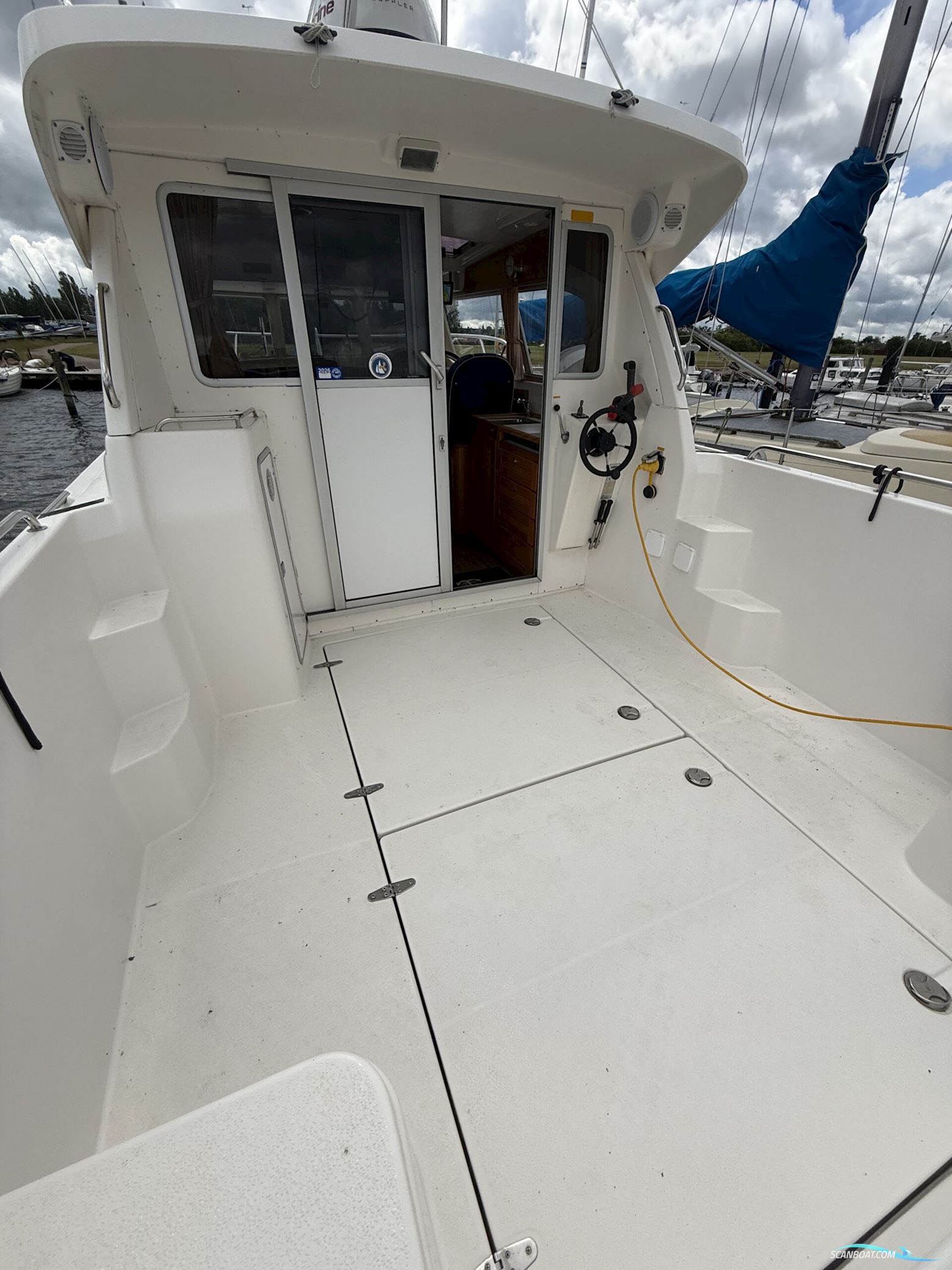 Viknes 880. Med nyere komplet Raymarine navi-pakke