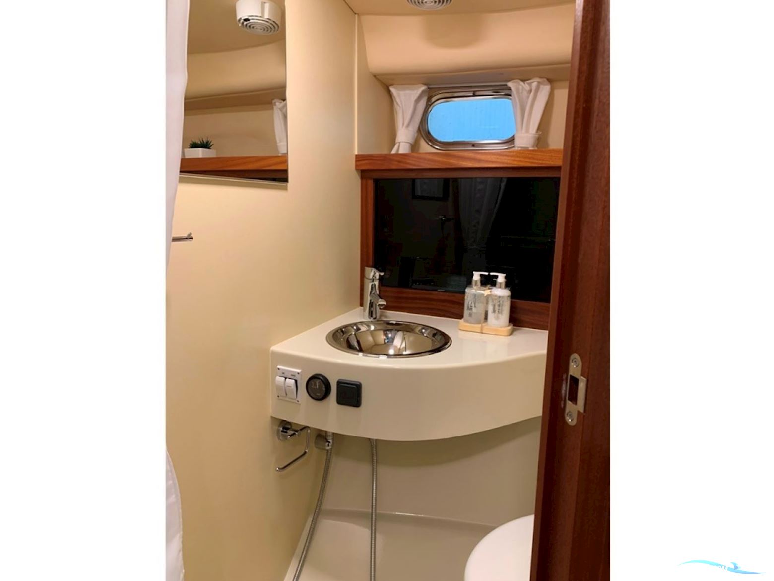 Viknes 930, Diesel V8 370hk, Solgt