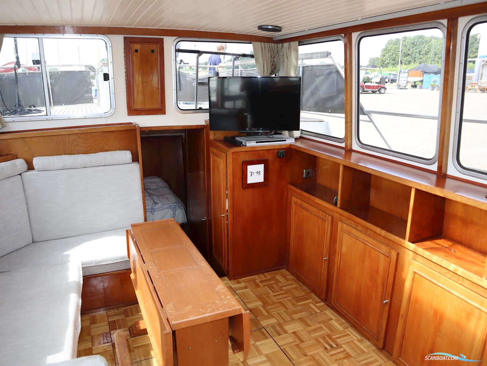 Vissers Trawler 1050