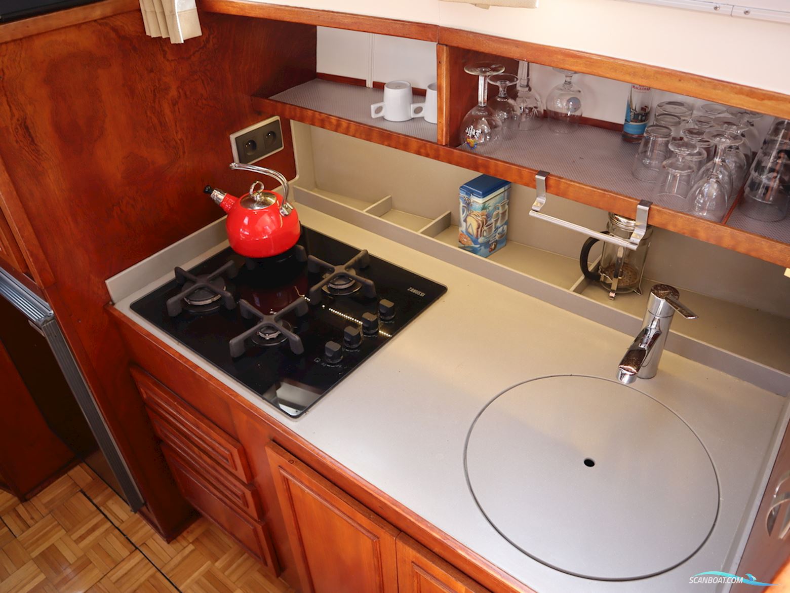 Vissers Trawler 1050